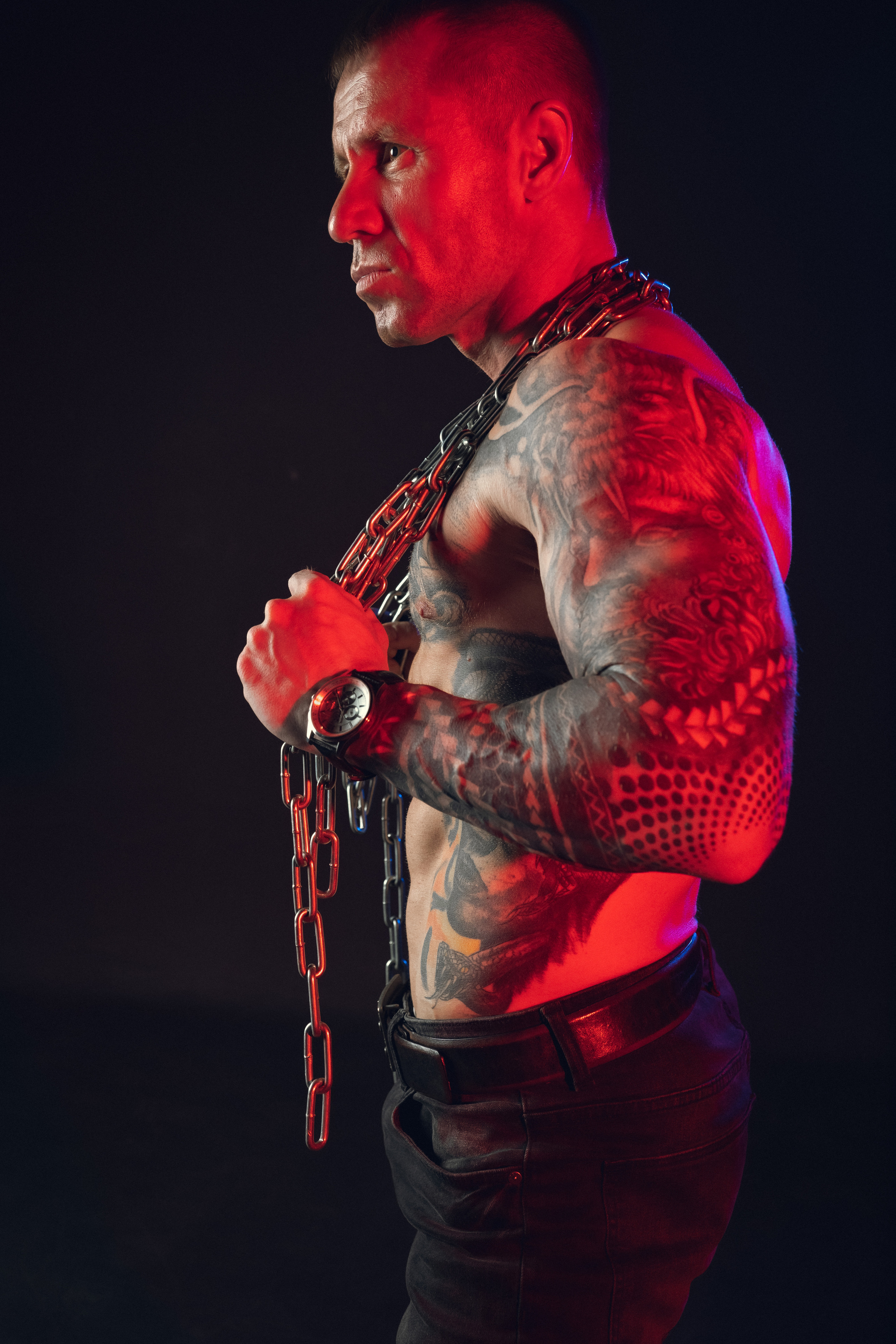 Сергей. Фотосессия в студии с неоновым светом. Фотосессия в Спб в студии, фотограф Панютина Марина