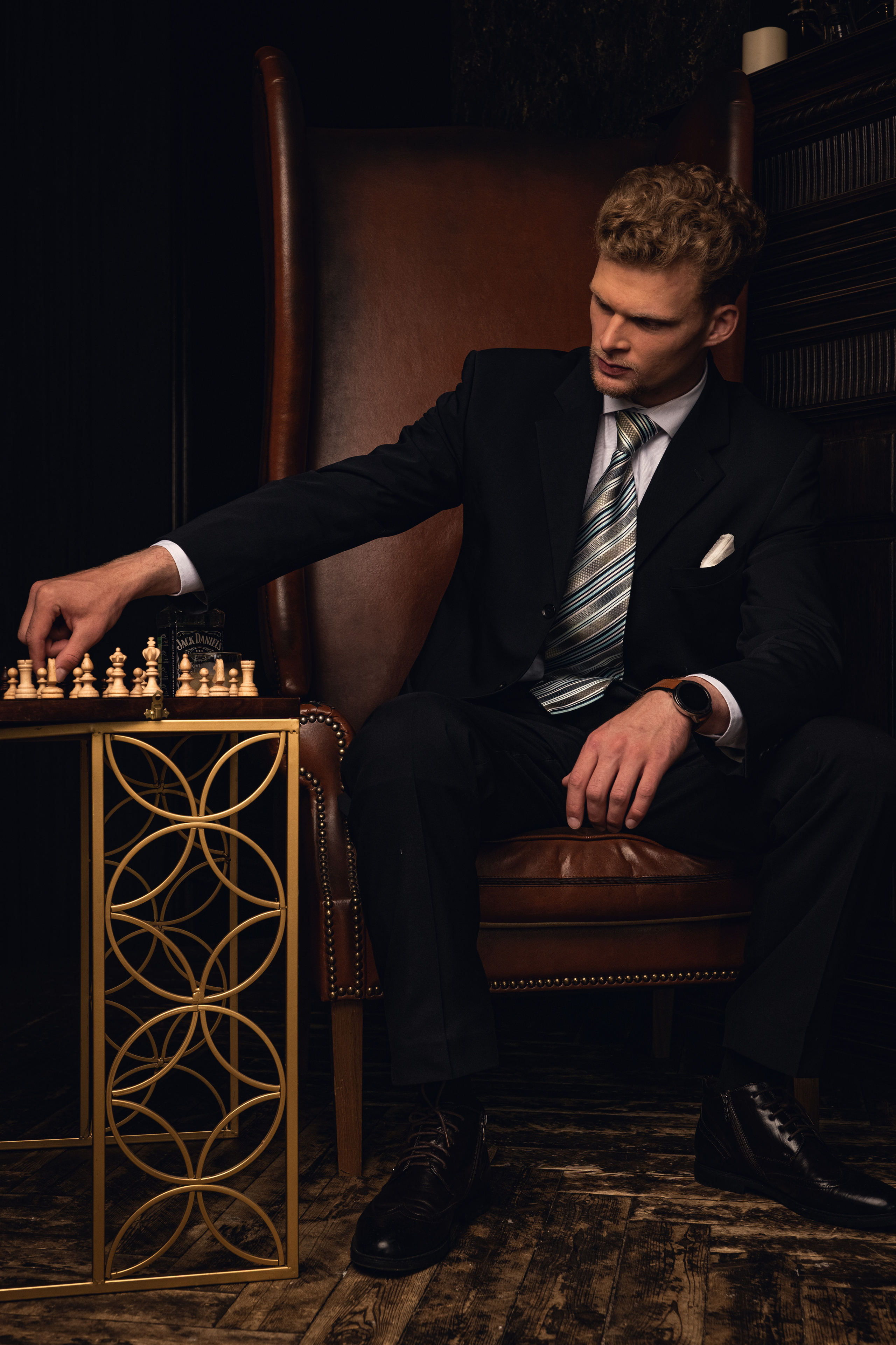 Деловой портрет в стиле «английский кабинет». Фотосессия в Спб в студии, фотограф Панютина Марина