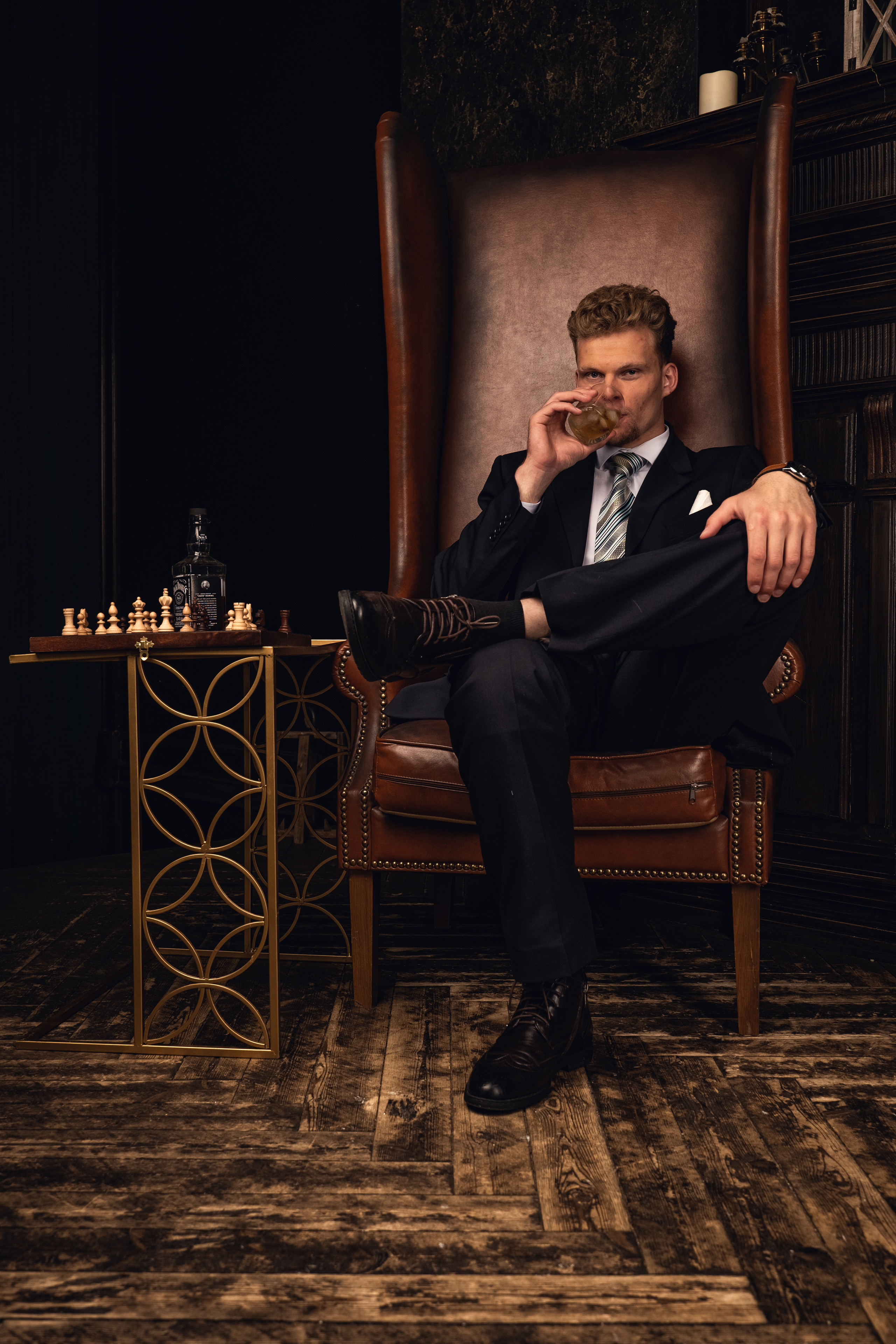 Деловой портрет в стиле «английский кабинет». Фотосессия в Спб в студии, фотограф Панютина Марина