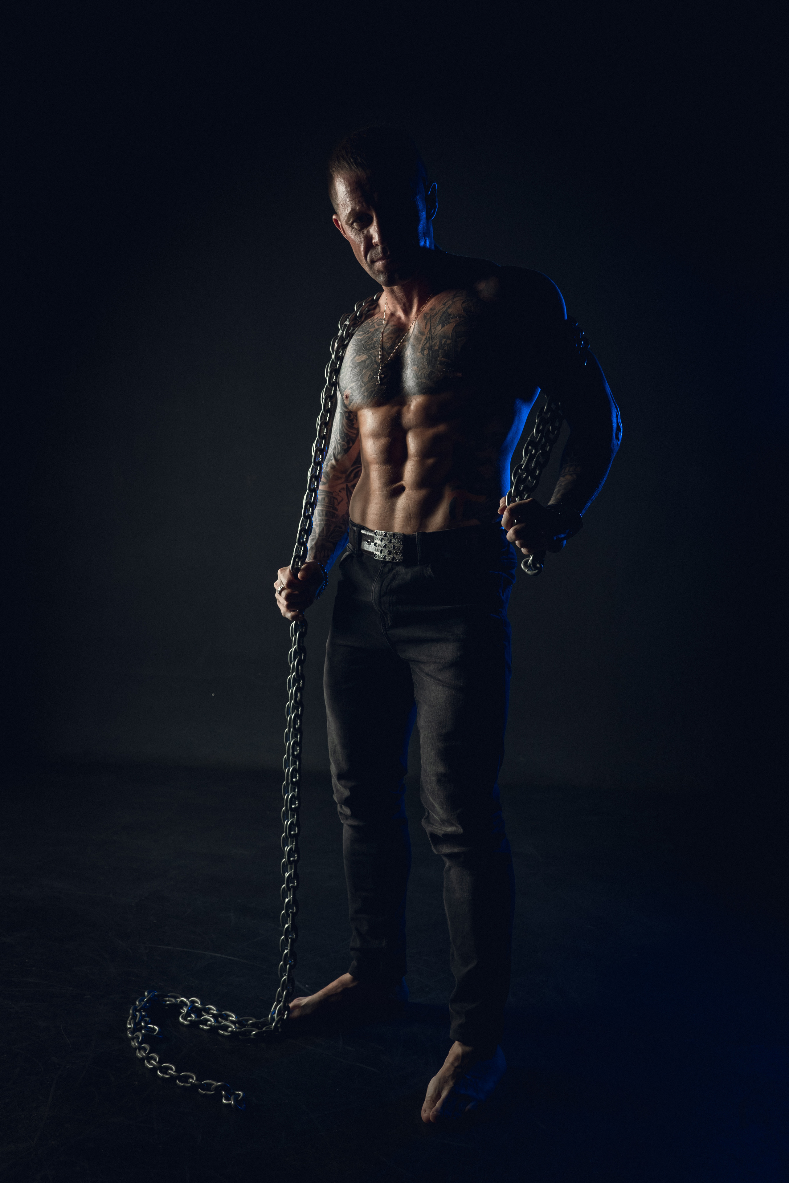 Сергей. Фотосессия в студии с неоновым светом. Фотосессия в Спб в студии, фотограф Панютина Марина