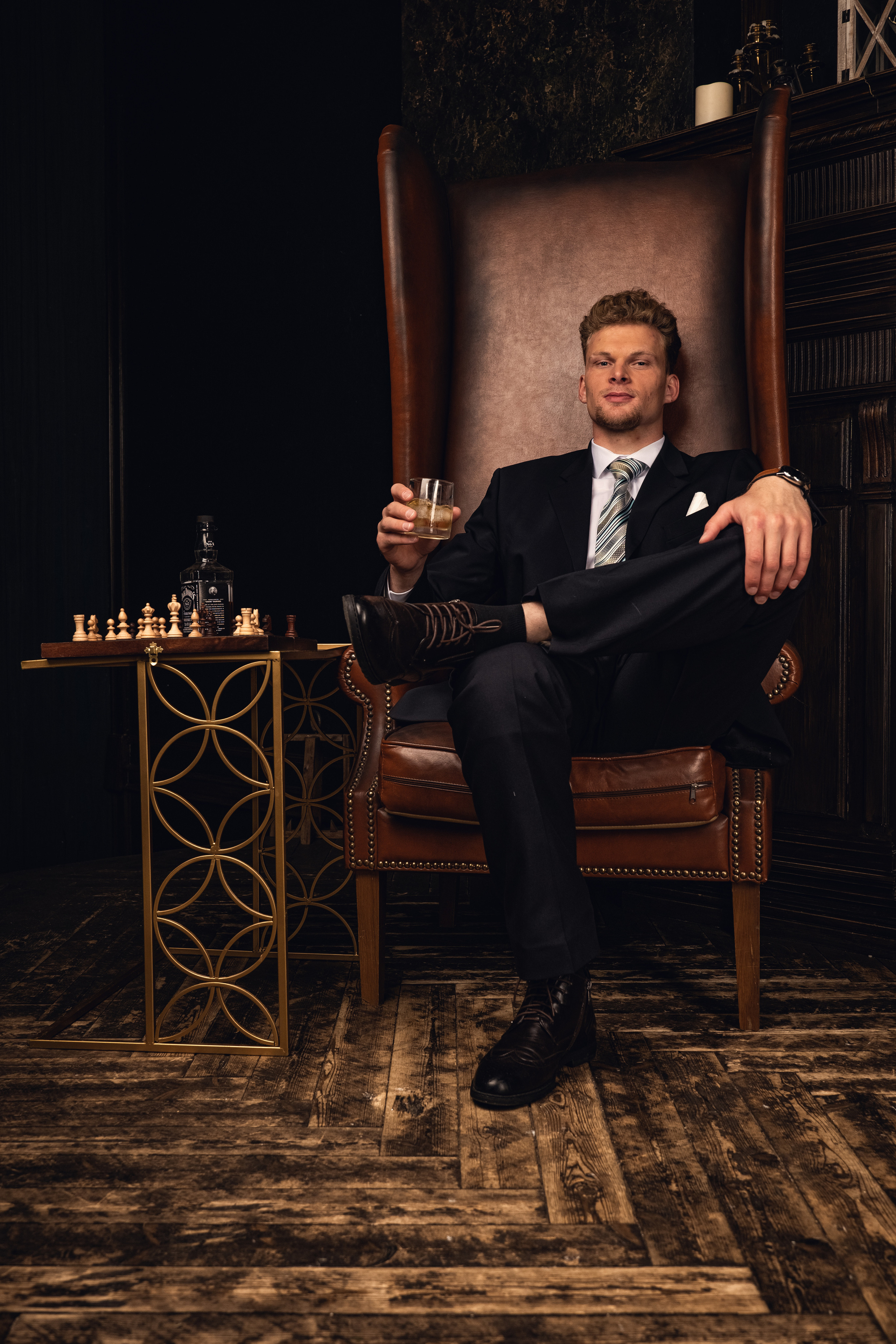 Деловой портрет в стиле «английский кабинет». Фотосессия в Спб в студии, фотограф Панютина Марина