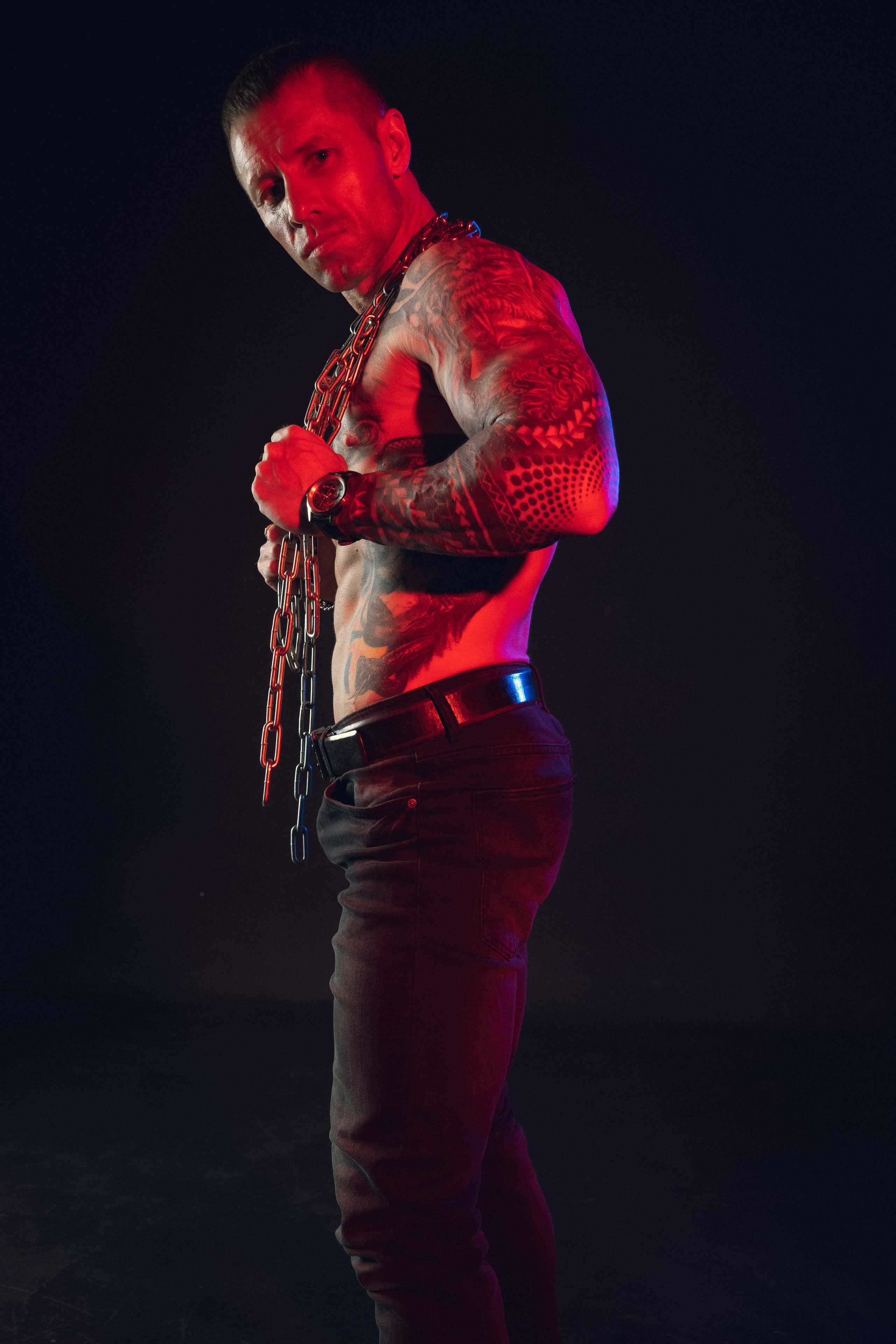 Сергей. Фотосессия в студии с неоновым светом. Фотосессия в Спб в студии, фотограф Панютина Марина