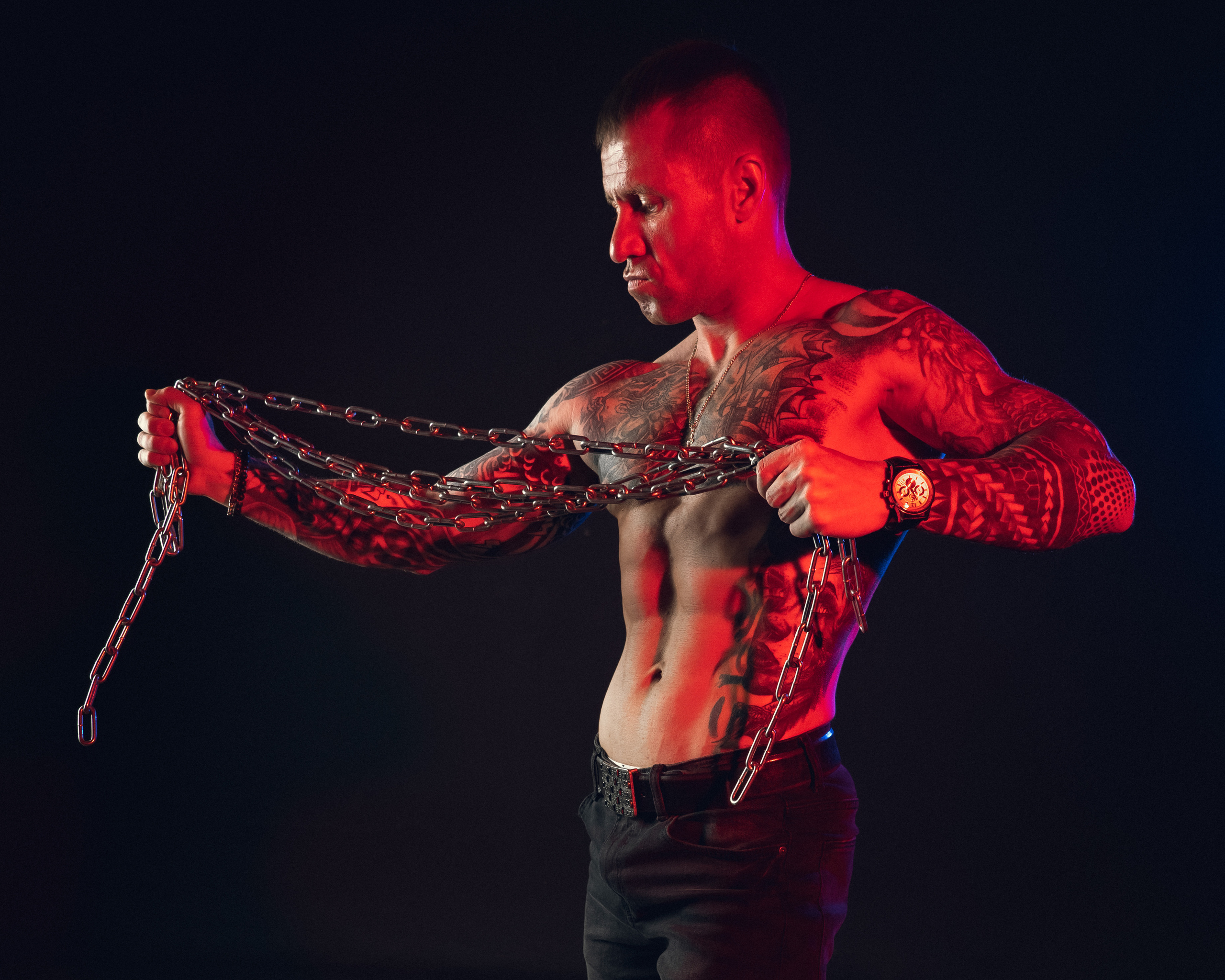 Сергей. Фотосессия в студии с неоновым светом. Фотосессия в Спб в студии, фотограф Панютина Марина