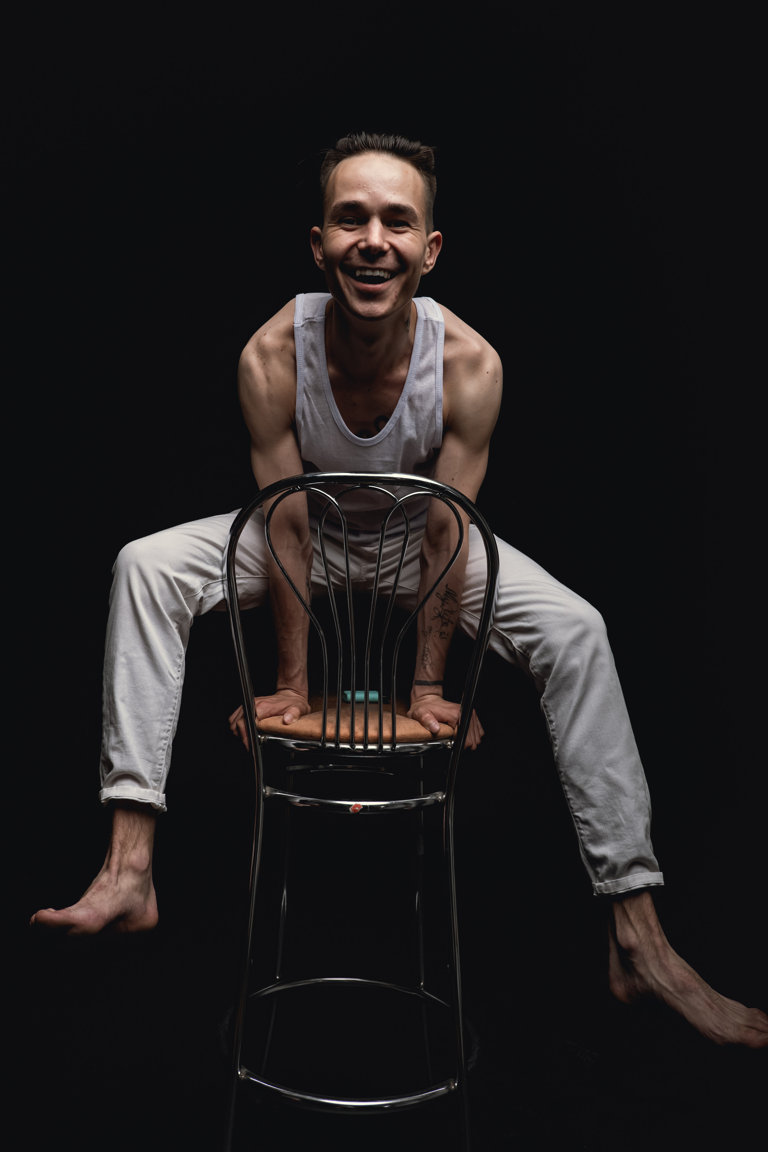 Егор. Контент съемка в черной циклораме. Фотосессия в Спб в студии, фотограф Панютина Марина