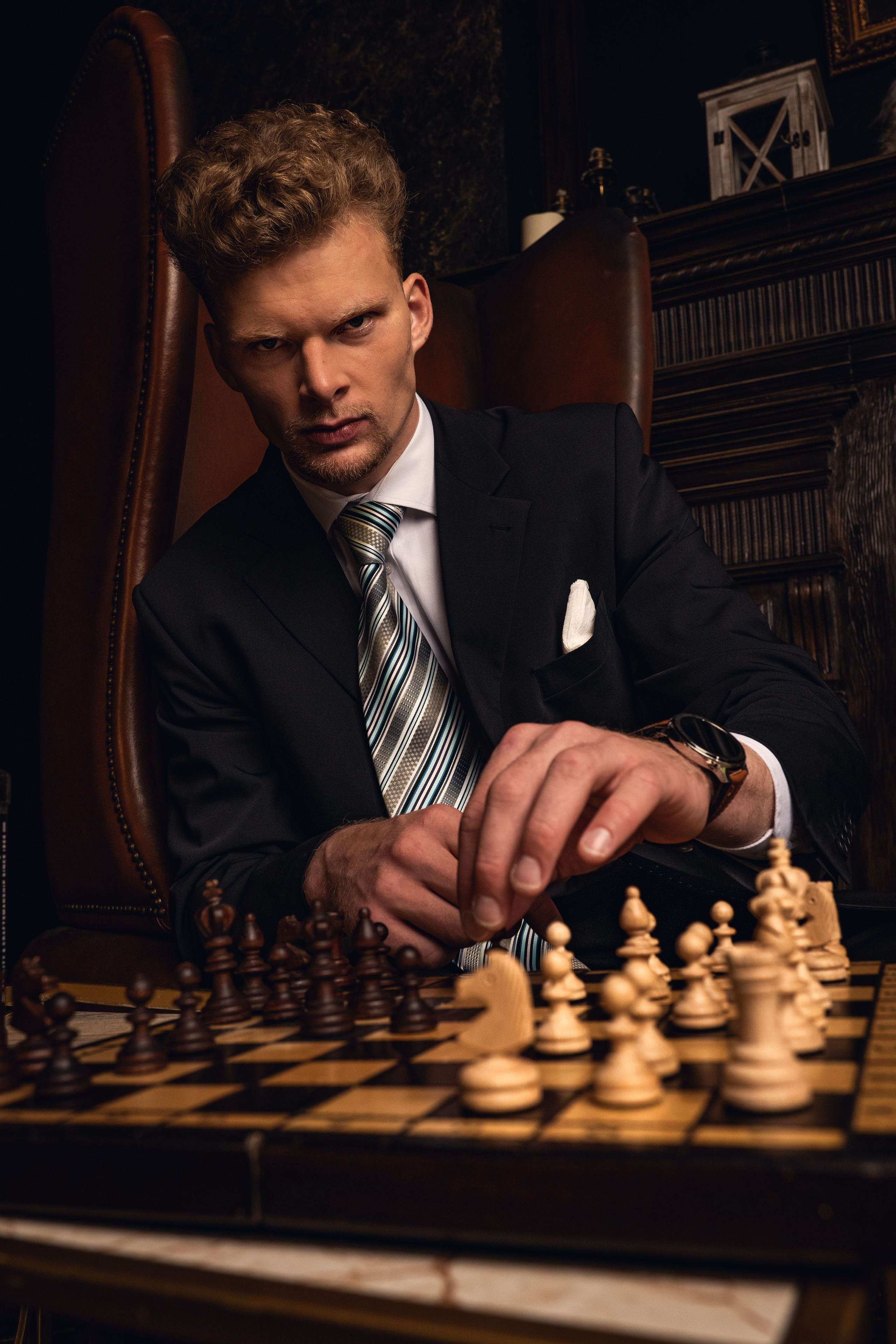 Деловой портрет в стиле «английский кабинет». Фотосессия в Спб в студии, фотограф Панютина Марина