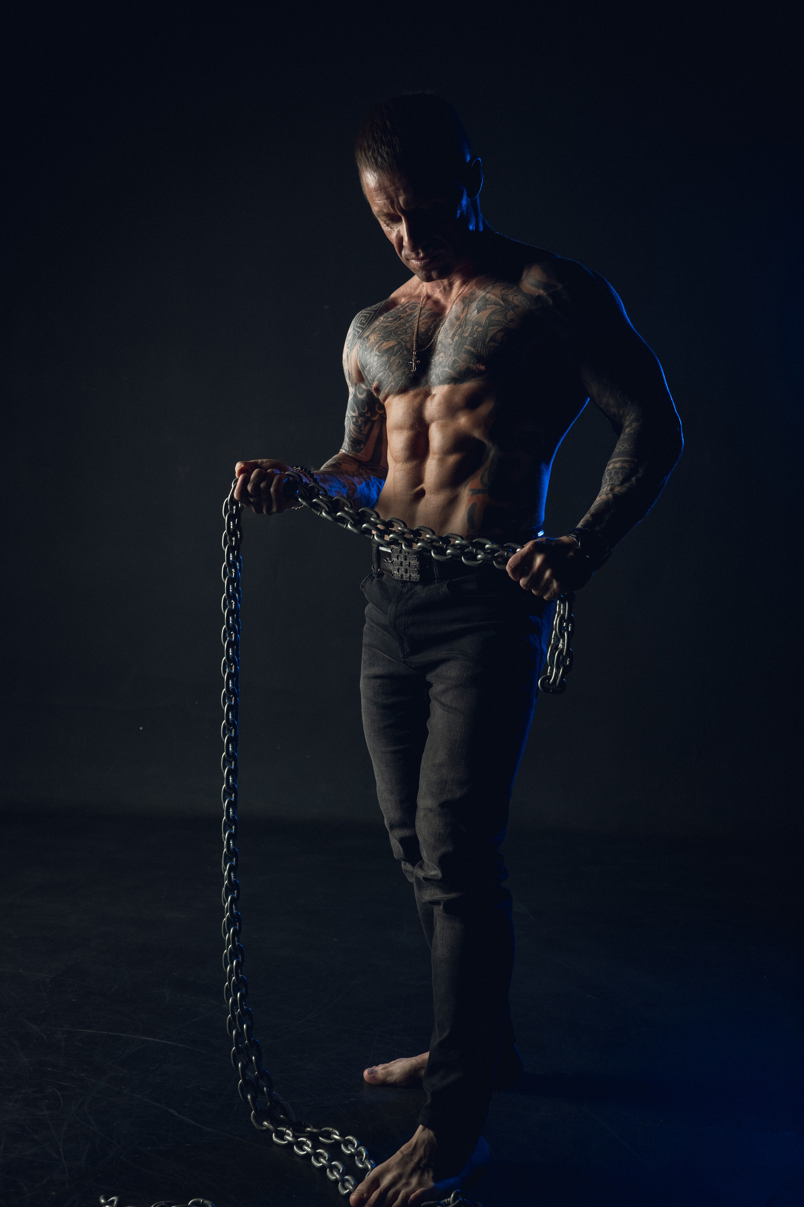 Сергей. Фотосессия в студии с неоновым светом. Фотосессия в Спб в студии, фотограф Панютина Марина