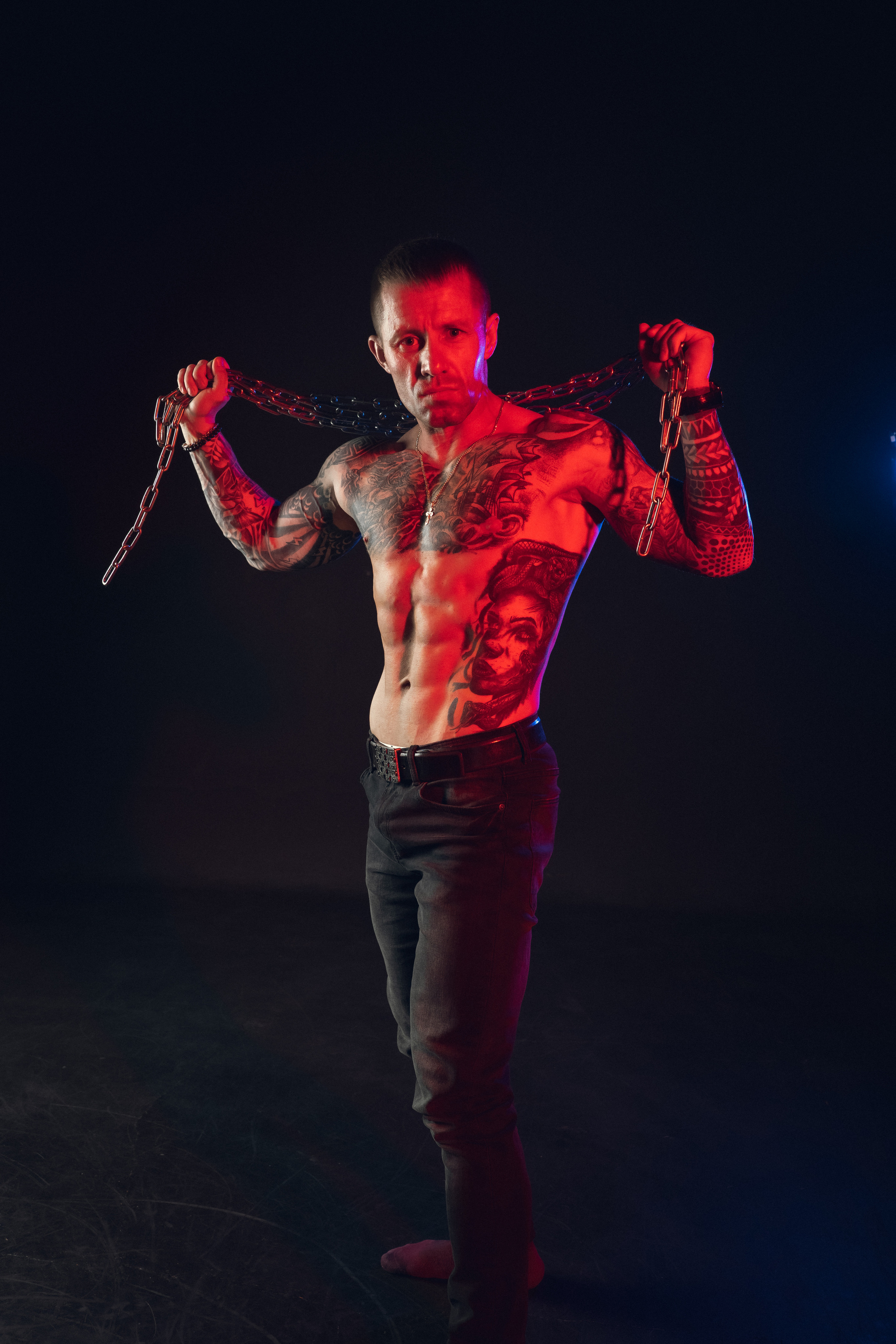 Сергей. Фотосессия в студии с неоновым светом. Фотосессия в Спб в студии, фотограф Панютина Марина