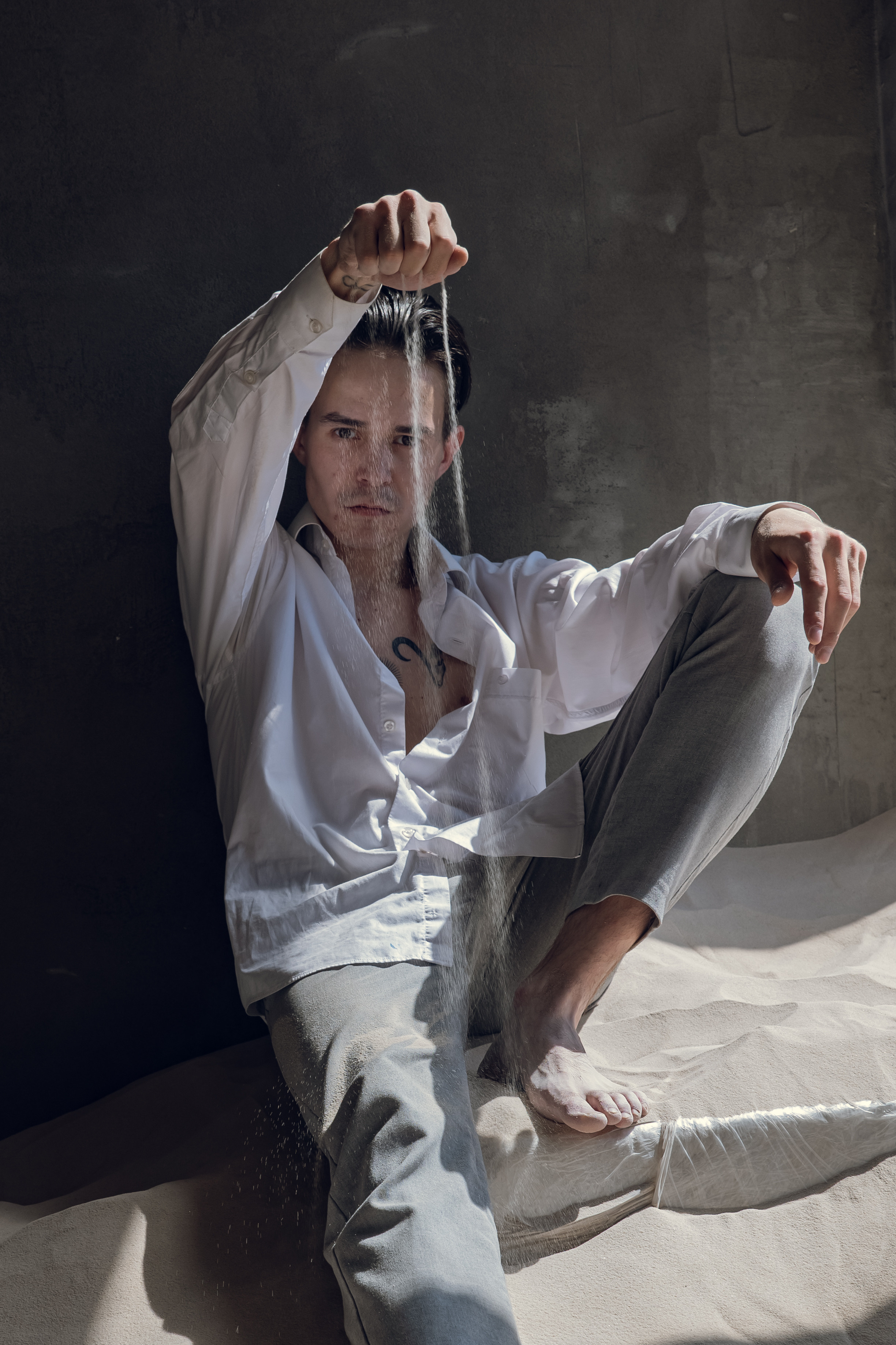 Егор. Фотостудия ЛОКАЦИЯ 223 — зал Песок. Фотосессия в Спб в студии, фотограф Панютина Марина