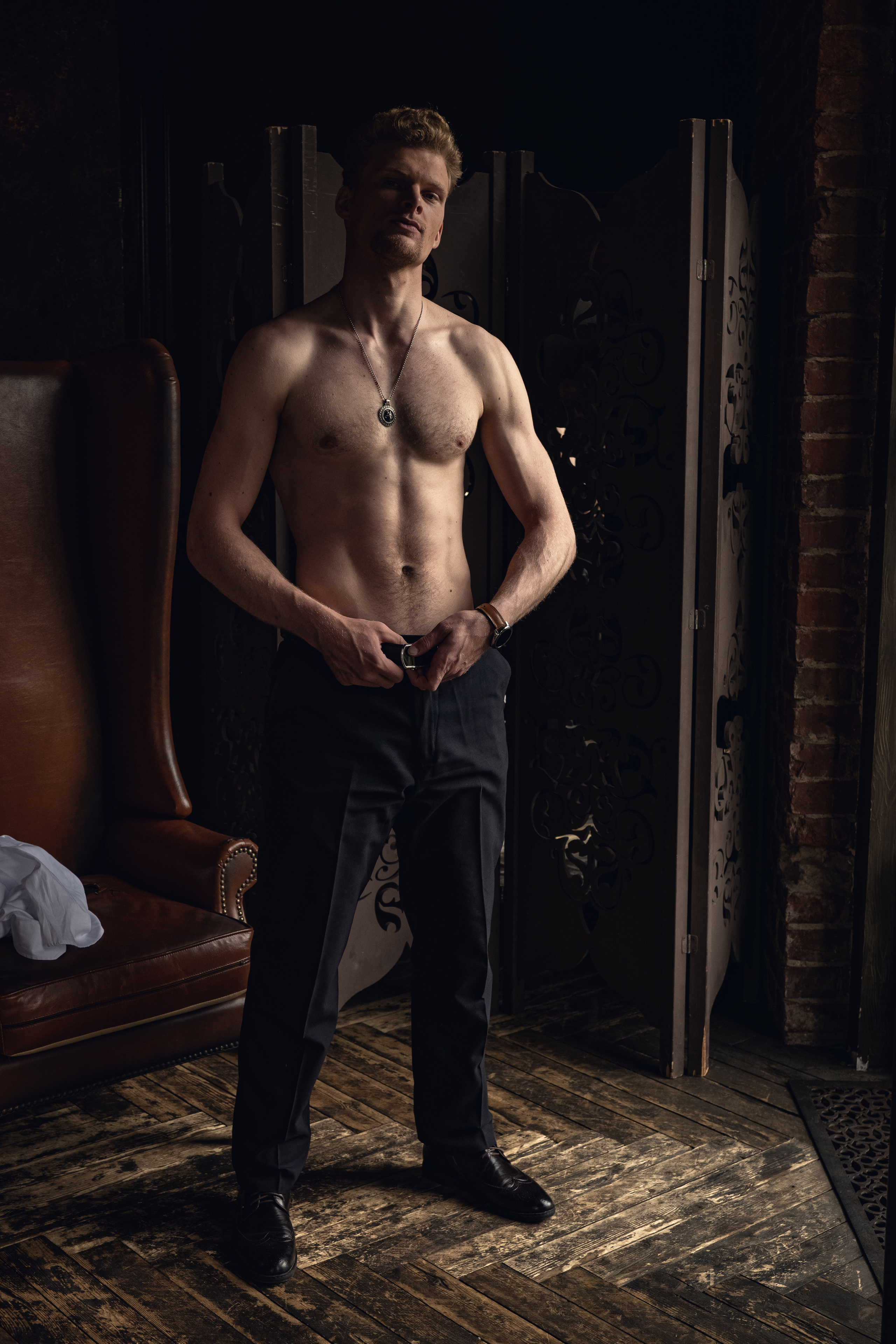 Деловой портрет в стиле «английский кабинет». Фотосессия в Спб в студии, фотограф Панютина Марина