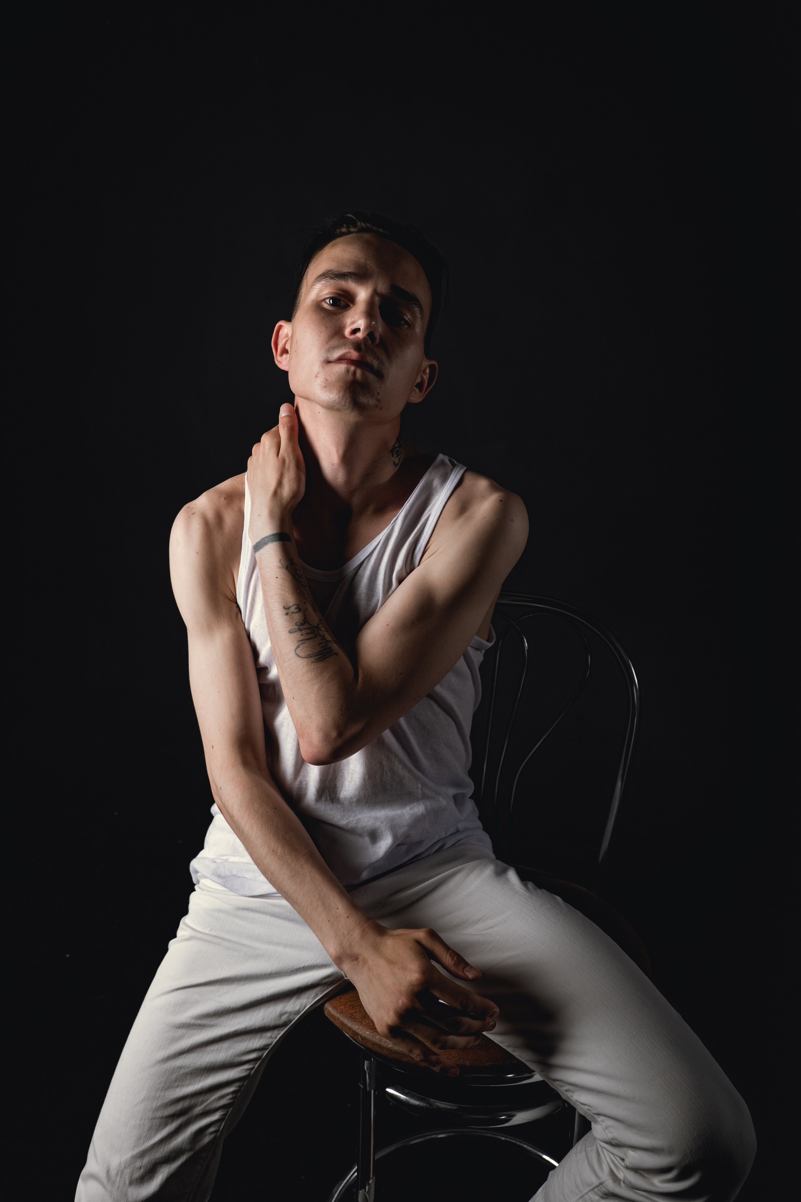 Егор. Контент съемка в черной циклораме. Фотосессия в Спб в студии, фотограф Панютина Марина