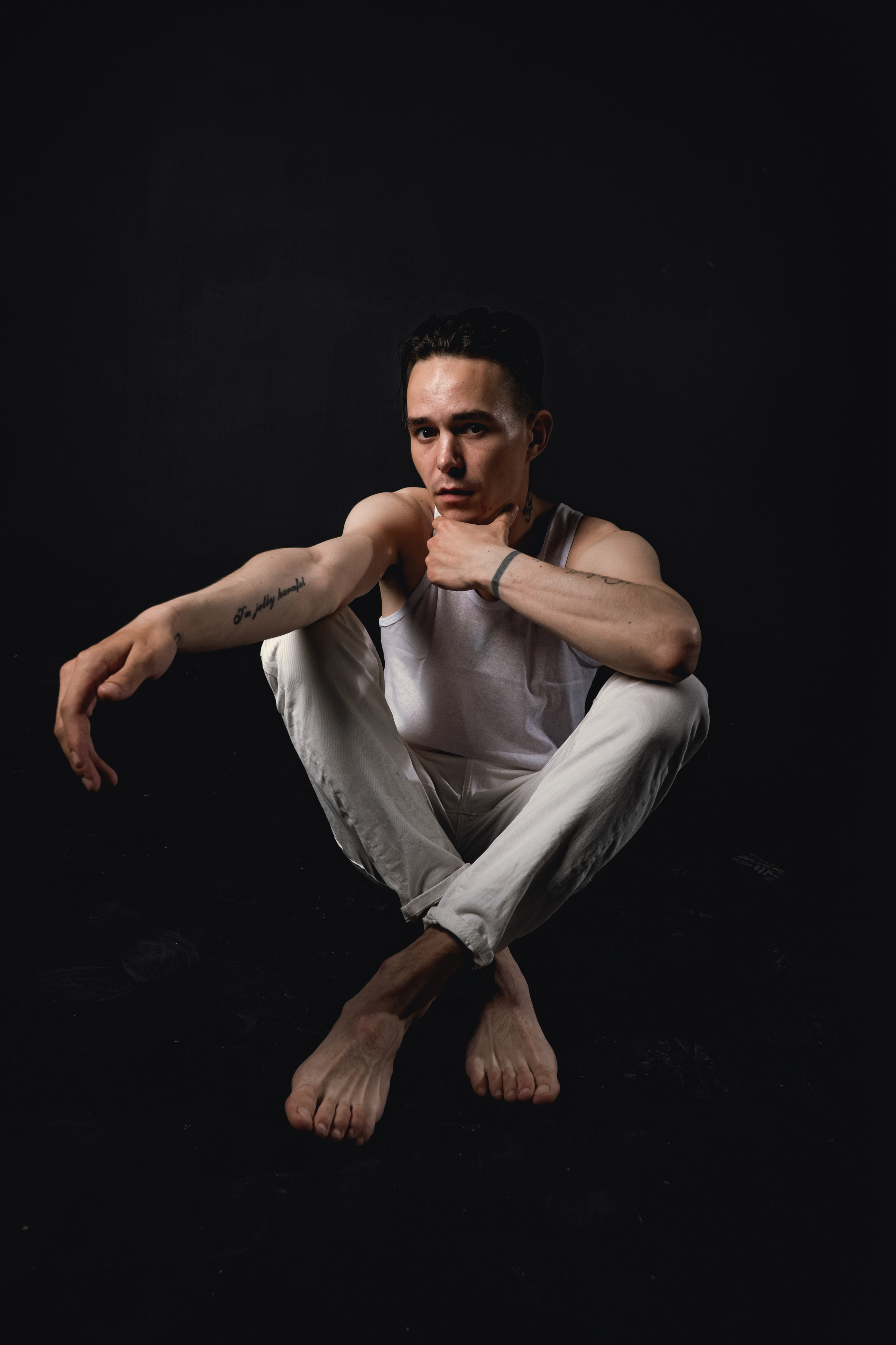 Егор. Контент съемка в черной циклораме. Фотосессия в Спб в студии, фотограф Панютина Марина