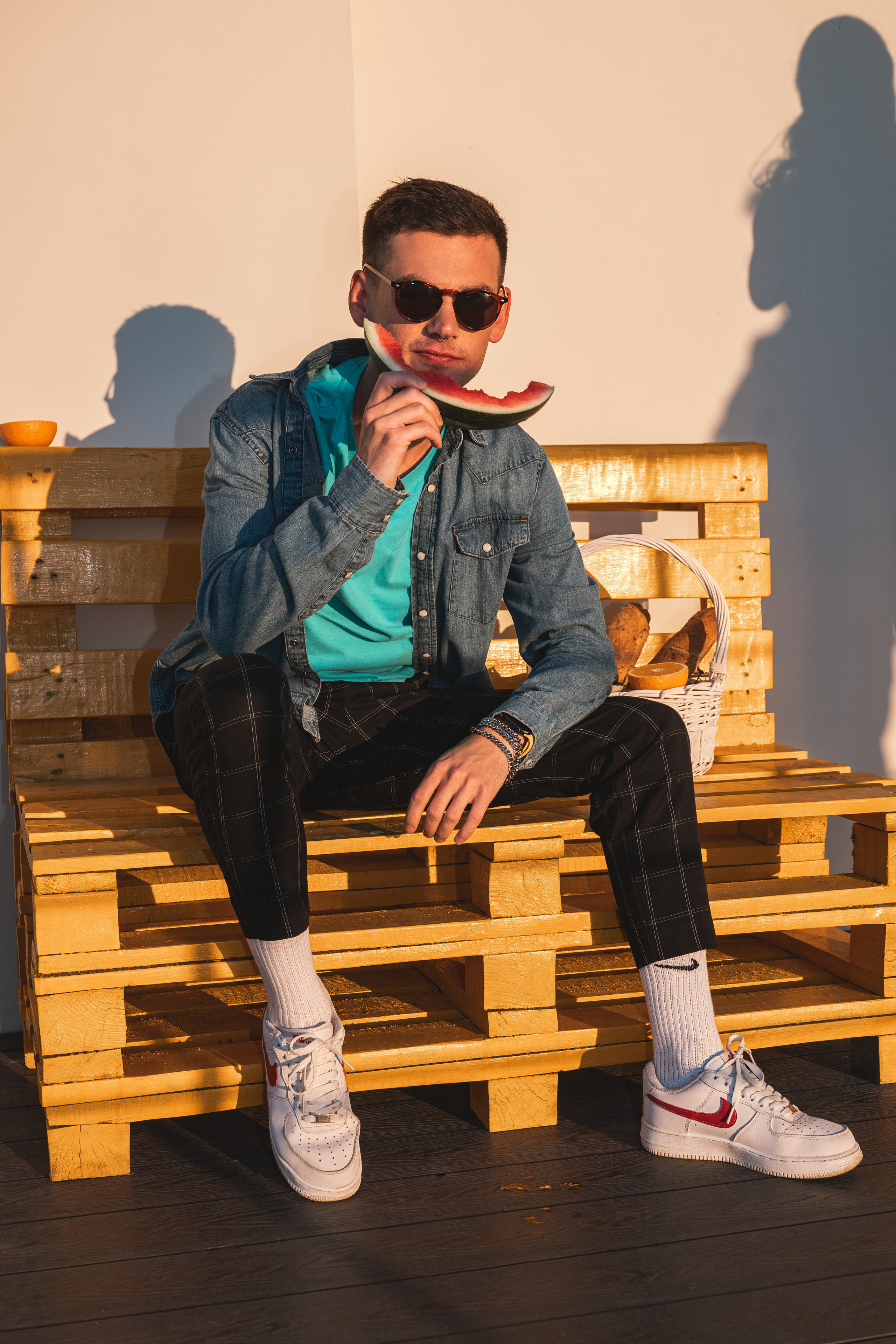 Вадим — крыши Спб на закате. Фотосессия в Спб в студии, фотограф Панютина Марина