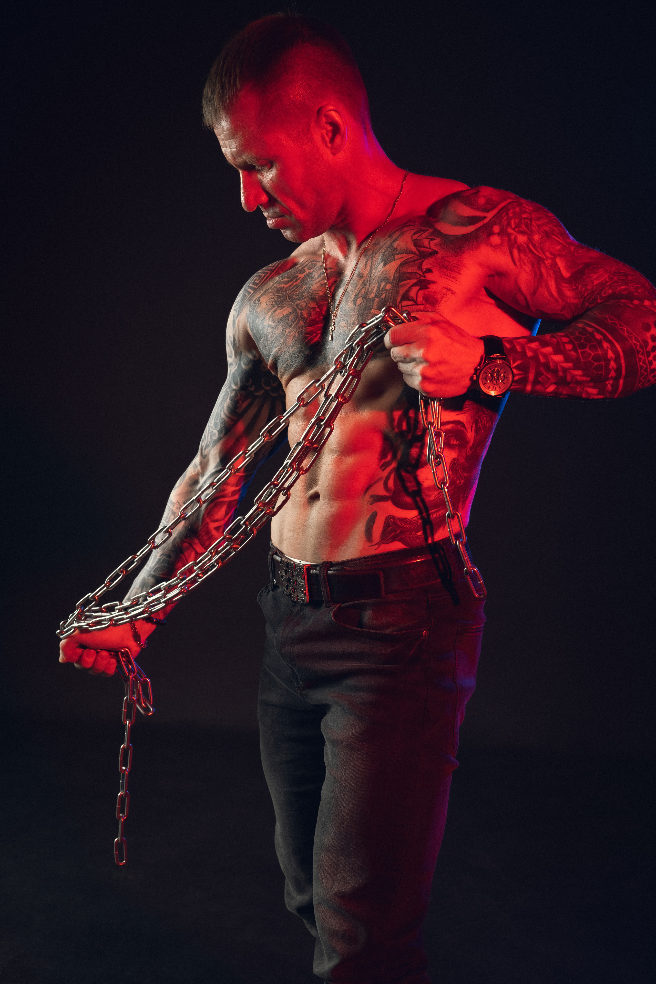 Сергей. Фотосессия в студии с неоновым светом. Фотосессия в Спб в студии, фотограф Панютина Марина