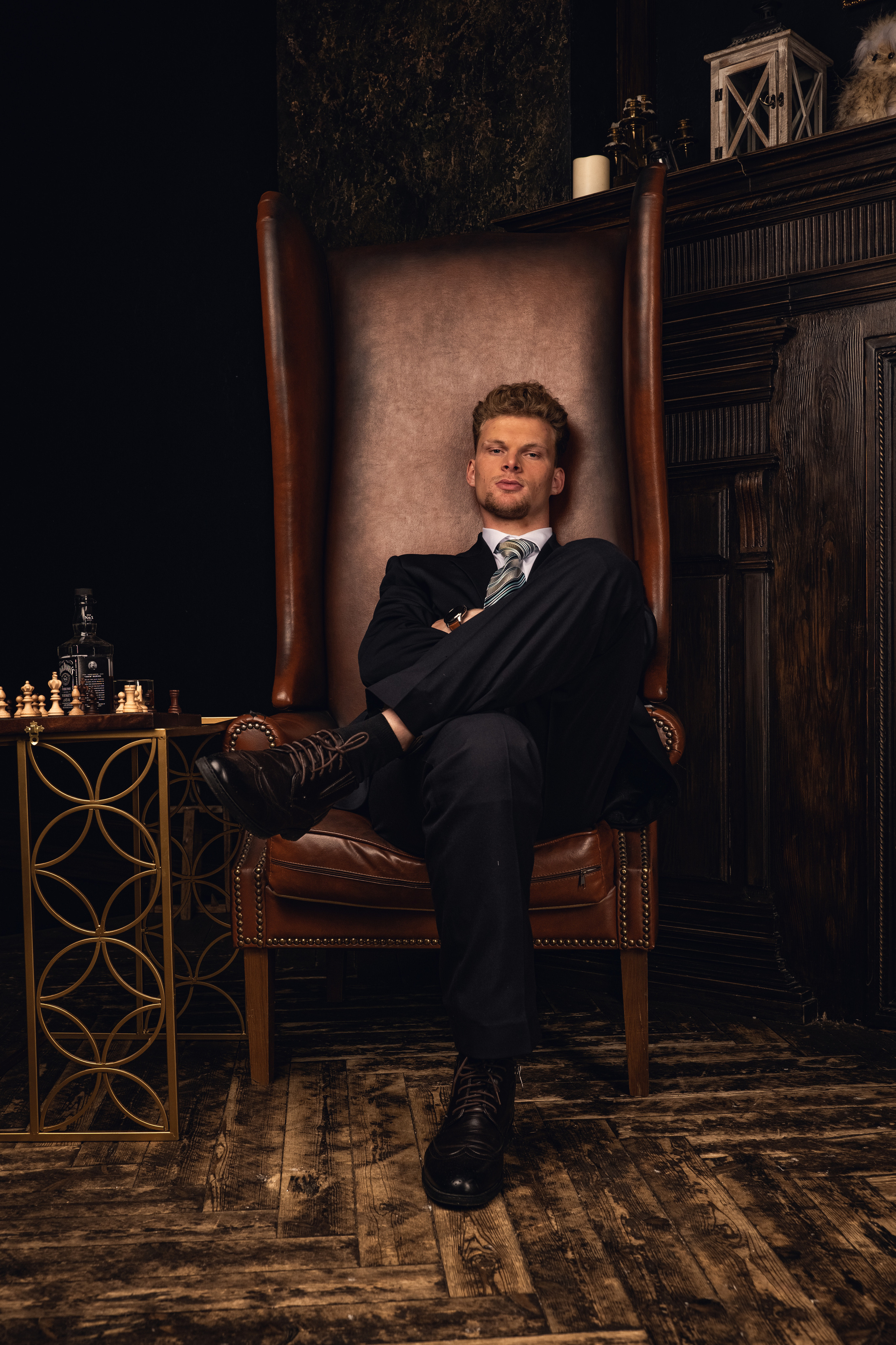 Деловой портрет в стиле «английский кабинет». Фотосессия в Спб в студии, фотограф Панютина Марина