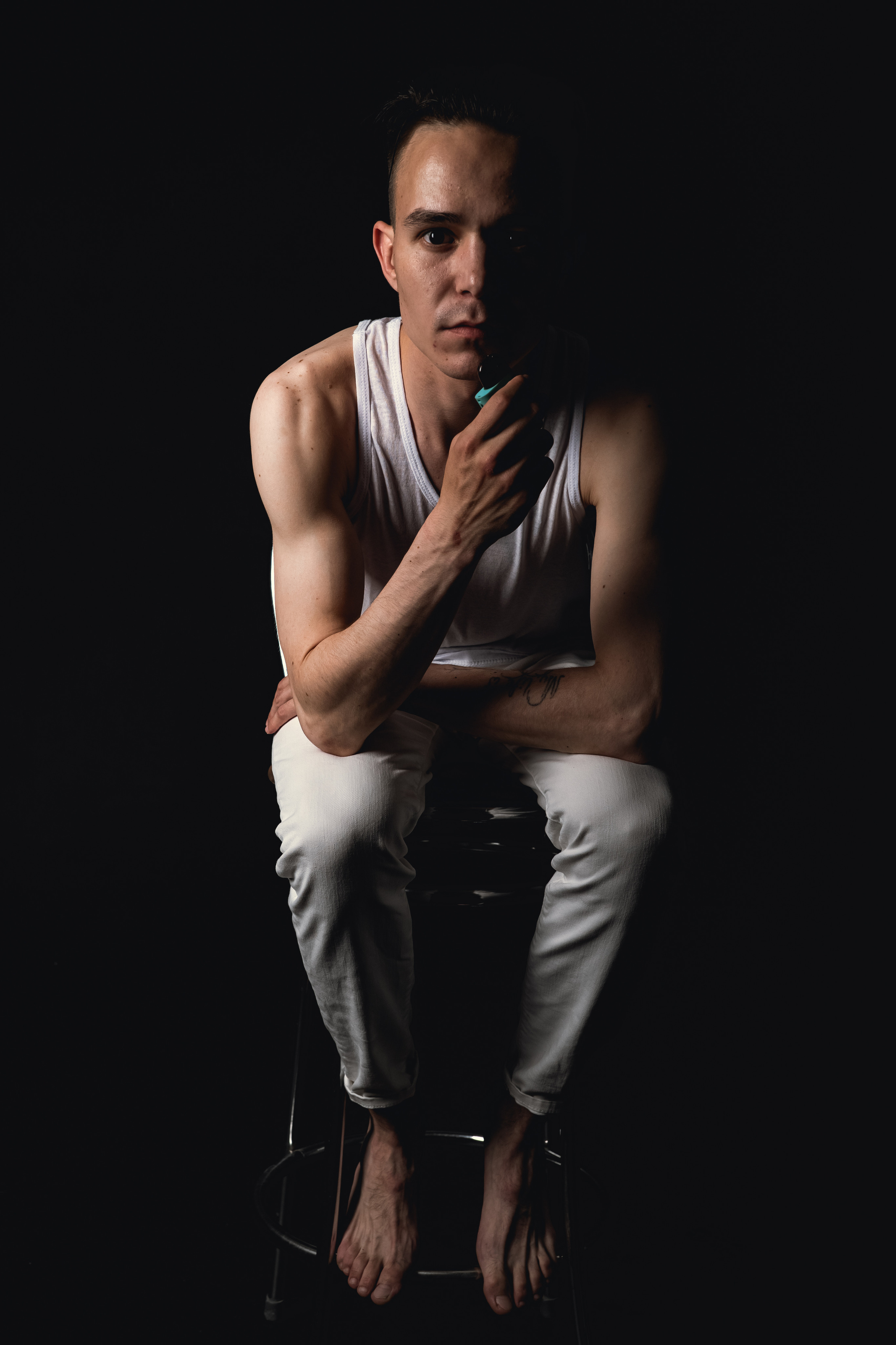 Егор. Контент съемка в черной циклораме. Фотосессия в Спб в студии, фотограф Панютина Марина