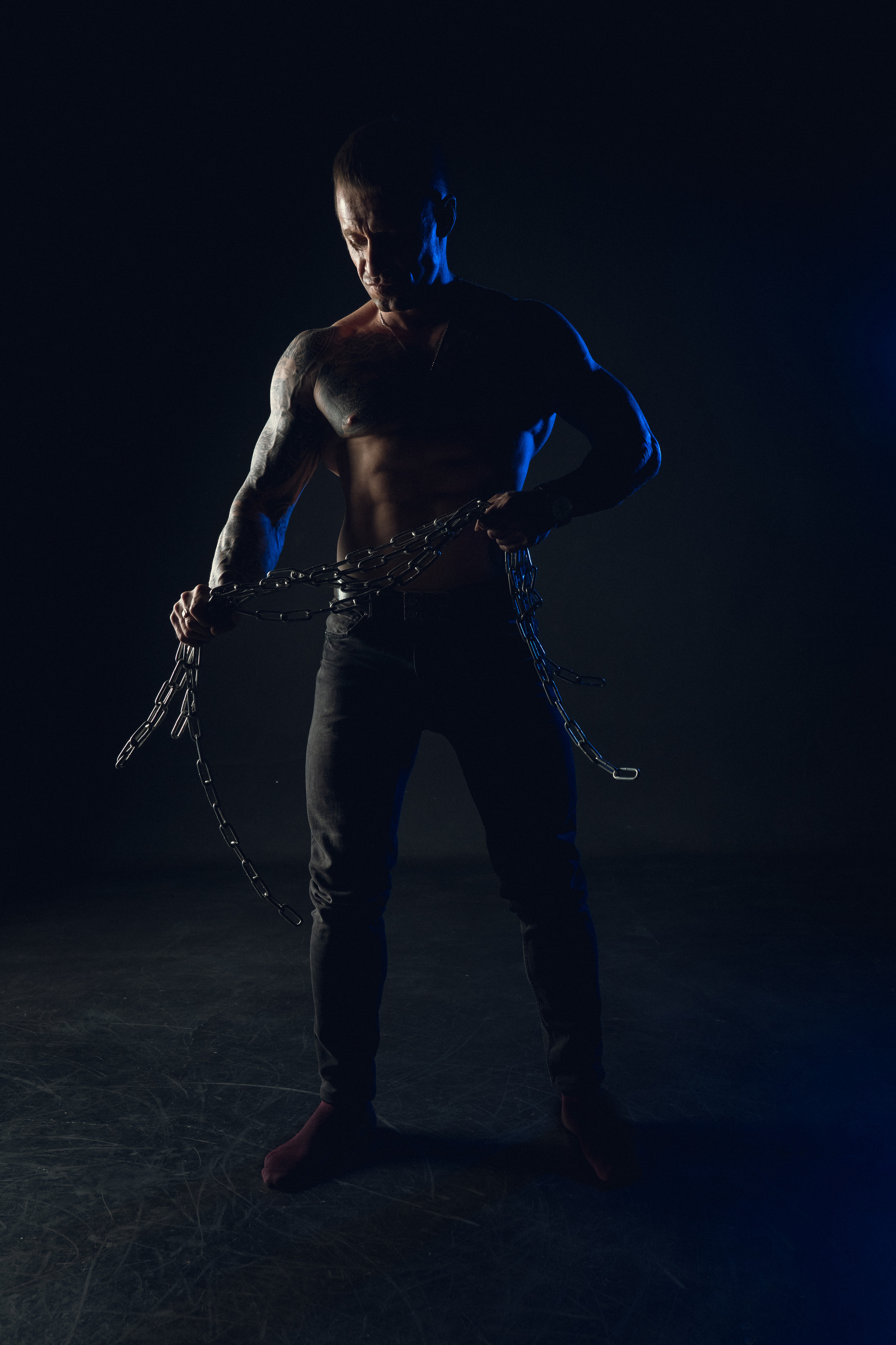 Сергей. Фотосессия в студии с неоновым светом. Фотосессия в Спб в студии, фотограф Панютина Марина