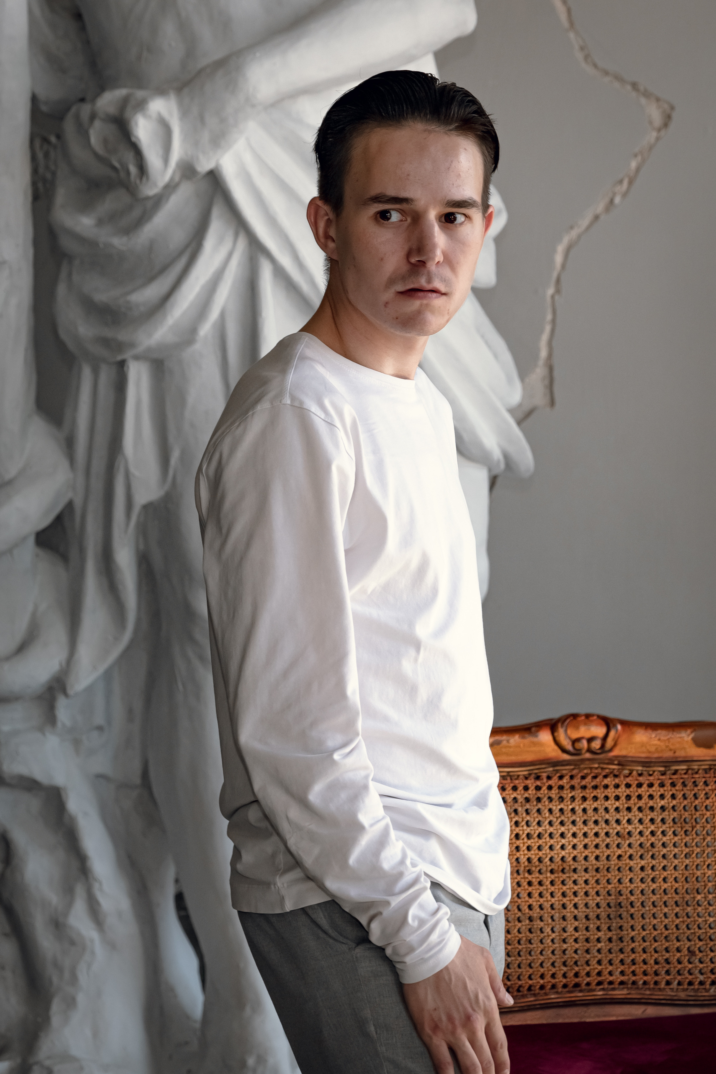 Егор. Фотостудия ЛОКАЦИЯ 223 — зал Песок. Фотосессия в Спб в студии, фотограф Панютина Марина