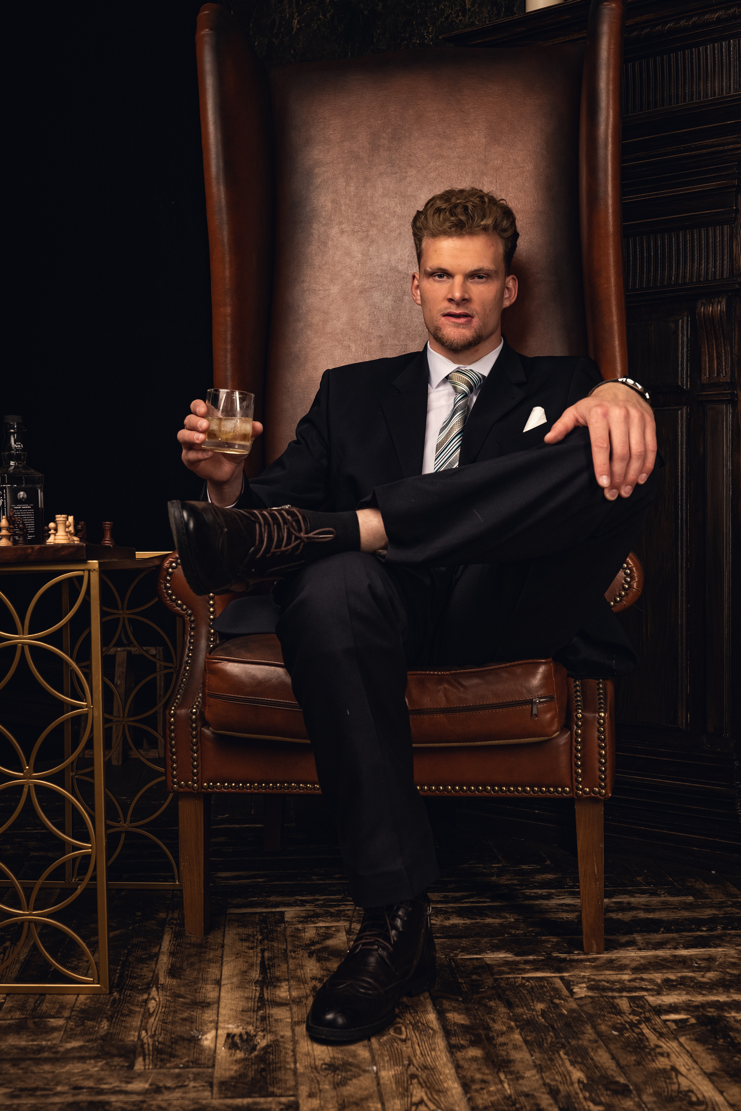 Деловой портрет в стиле «английский кабинет». Фотосессия в Спб в студии, фотограф Панютина Марина