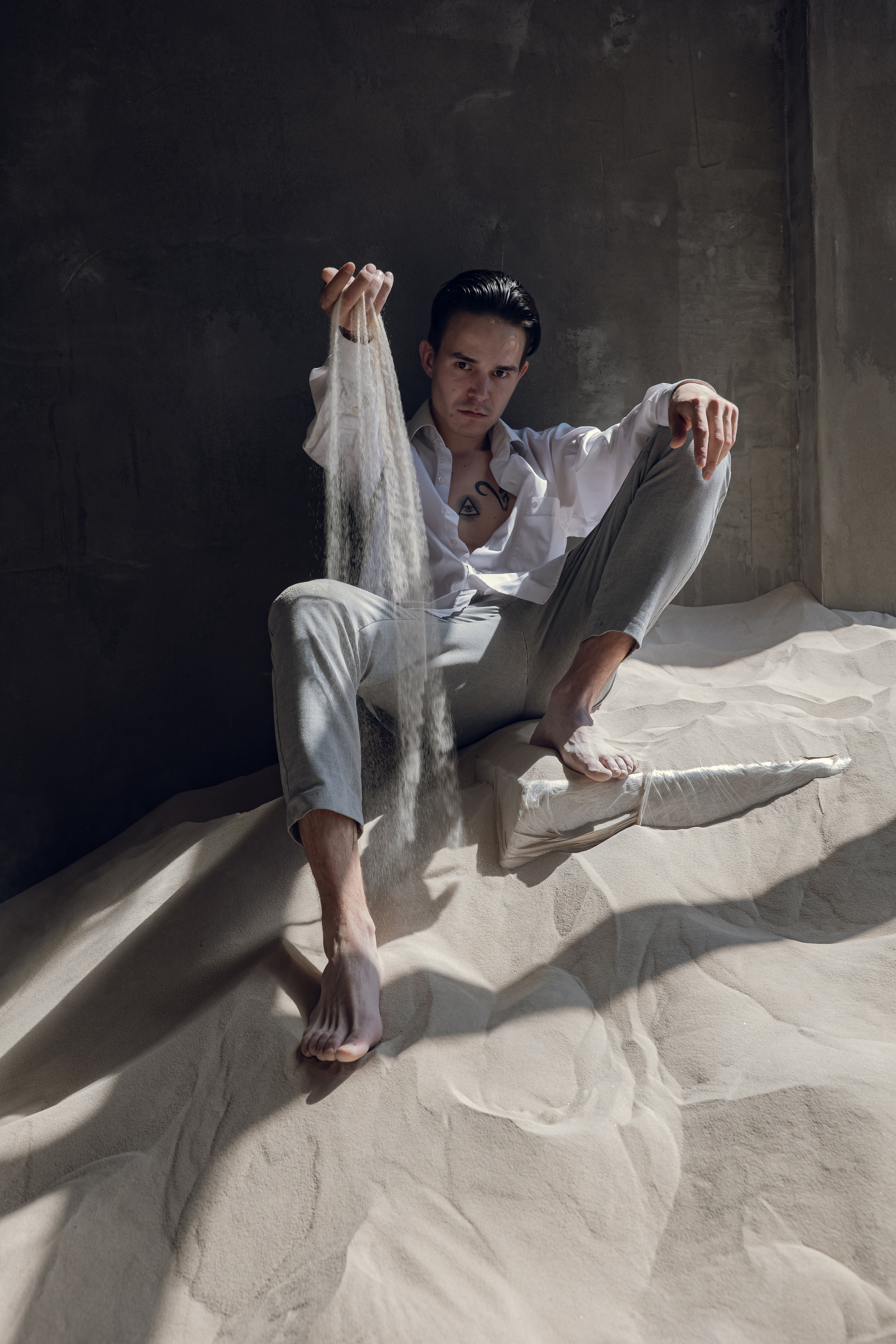 Егор. Фотостудия ЛОКАЦИЯ 223 — зал Песок. Фотосессия в Спб в студии, фотограф Панютина Марина