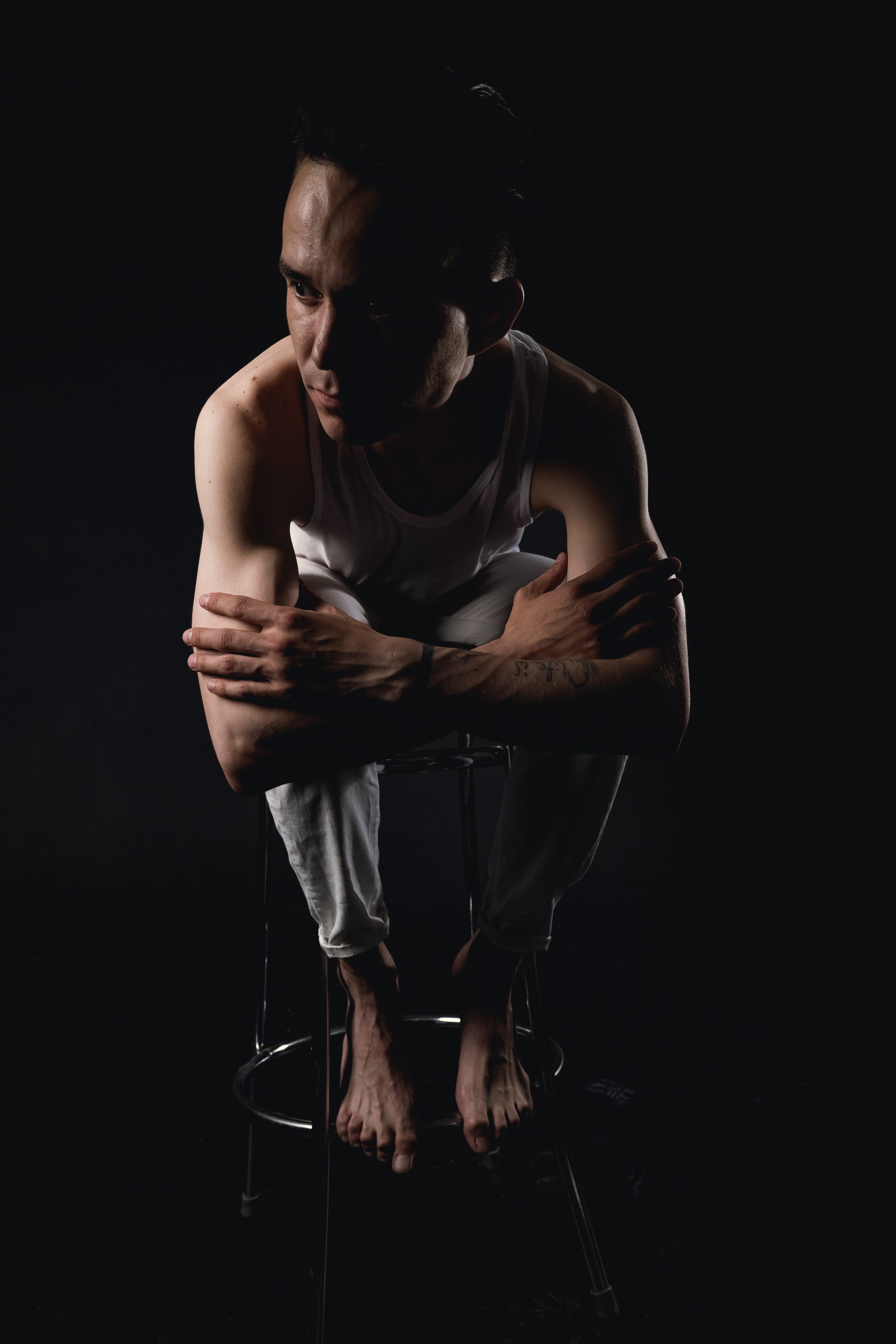 Егор. Контент съемка в черной циклораме. Фотосессия в Спб в студии, фотограф Панютина Марина