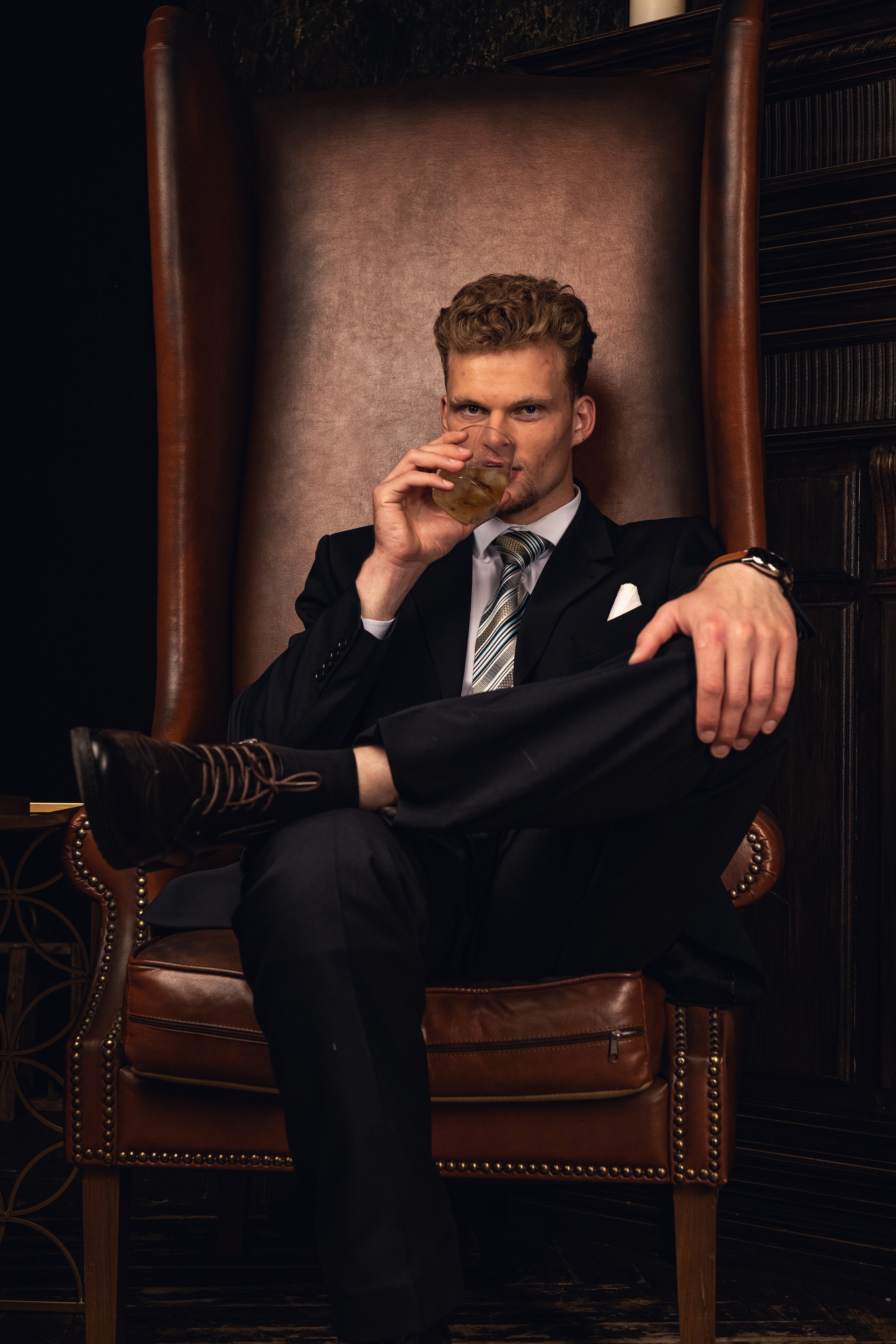 Деловой портрет в стиле «английский кабинет». Фотосессия в Спб в студии, фотограф Панютина Марина