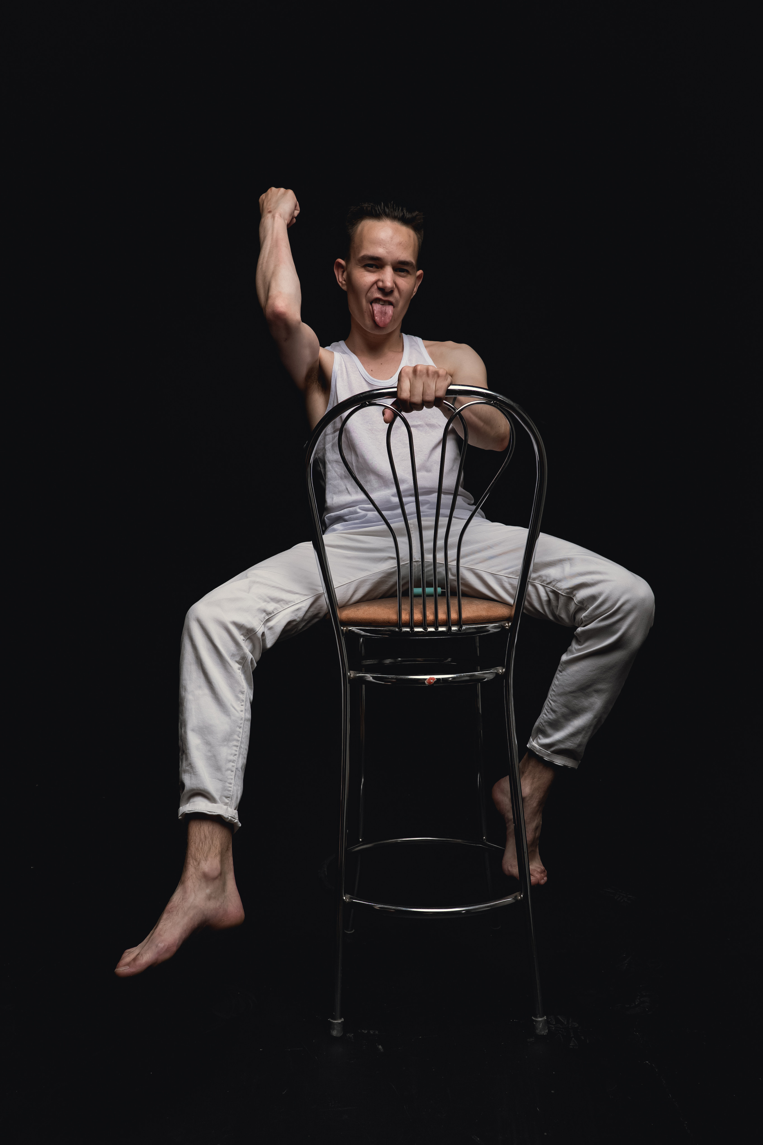 Егор. Контент съемка в черной циклораме. Фотосессия в Спб в студии, фотограф Панютина Марина