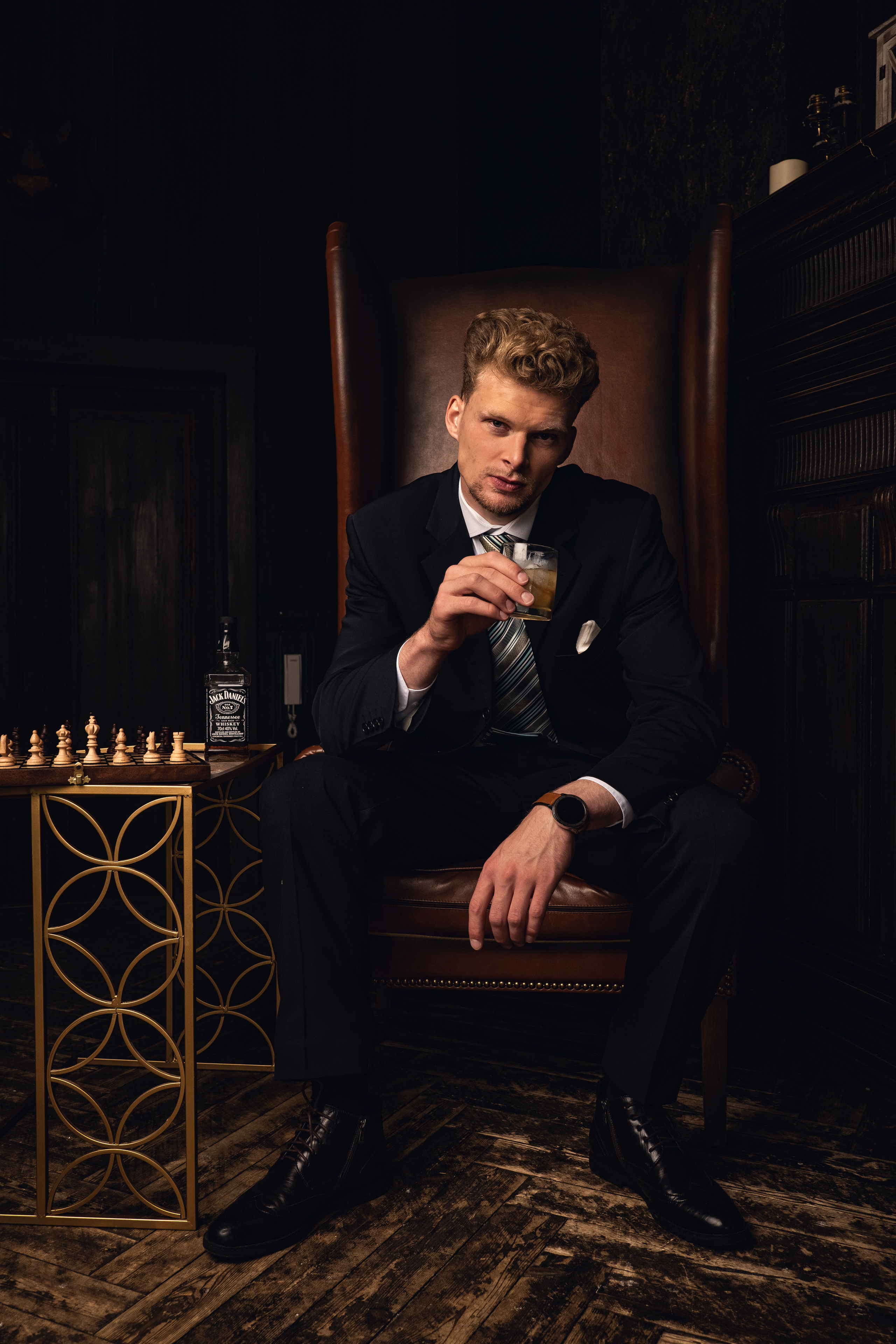 Деловой портрет в стиле «английский кабинет». Фотосессия в Спб в студии, фотограф Панютина Марина