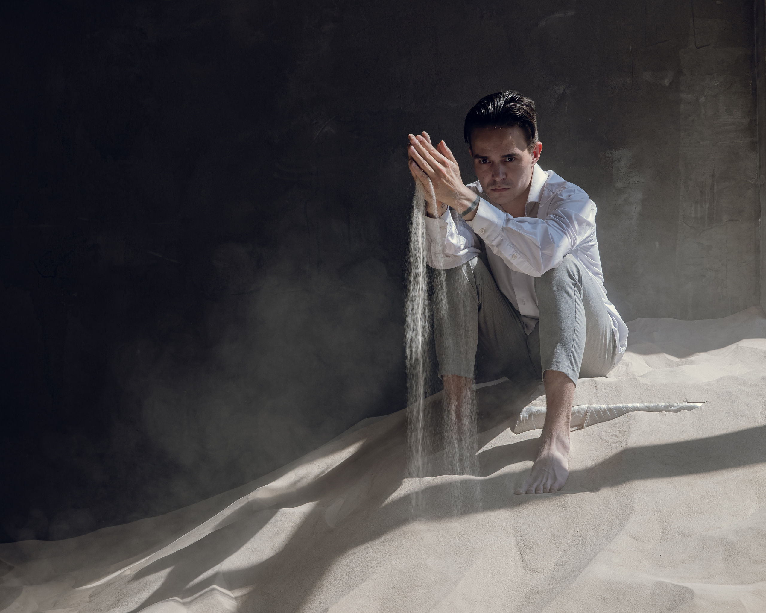 Егор. Фотостудия ЛОКАЦИЯ 223 — зал Песок. Фотосессия в Спб в студии, фотограф Панютина Марина