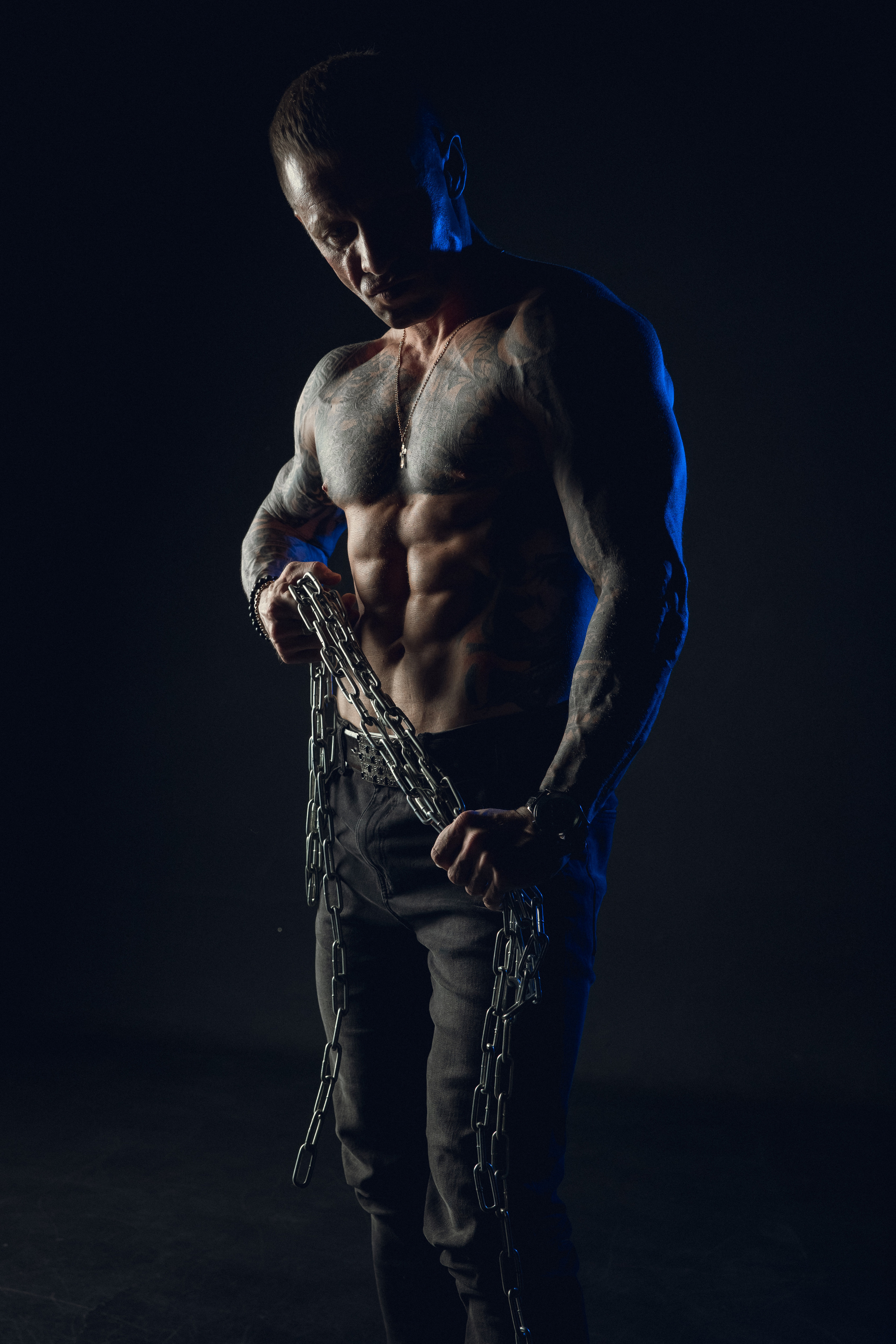 Сергей. Фотосессия в студии с неоновым светом. Фотосессия в Спб в студии, фотограф Панютина Марина