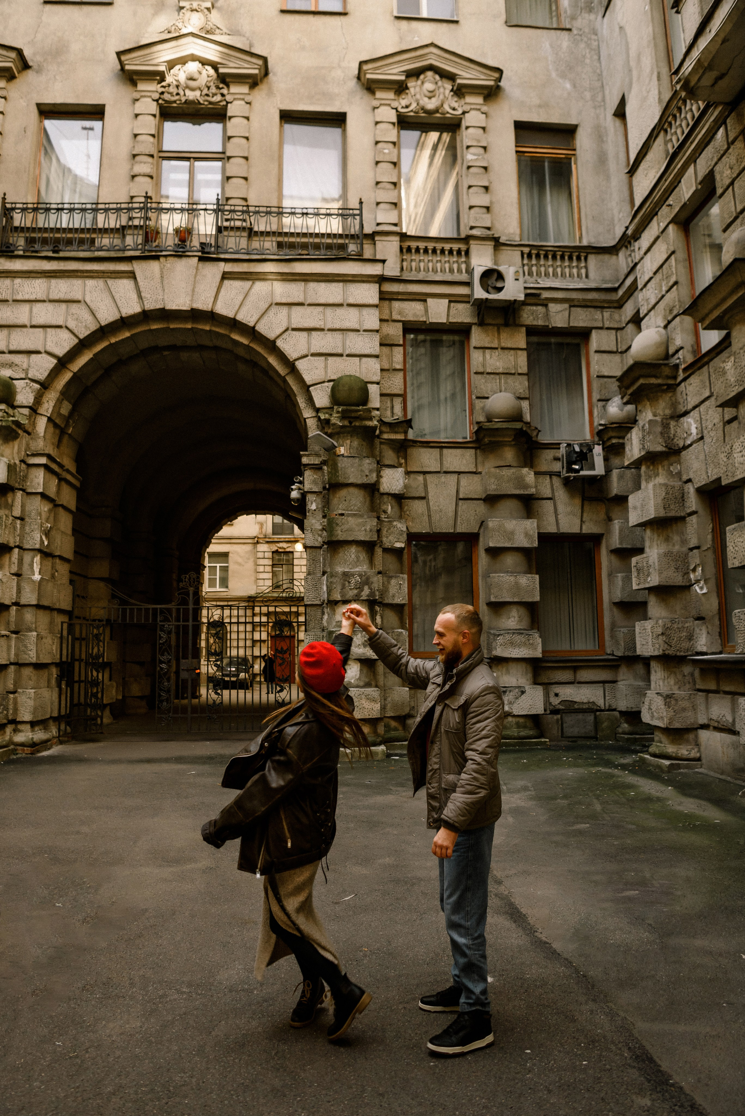 Люба и Коля. Осень на Петроградке. Свадебный фотограф в Санкт-Петербурге София Шубик