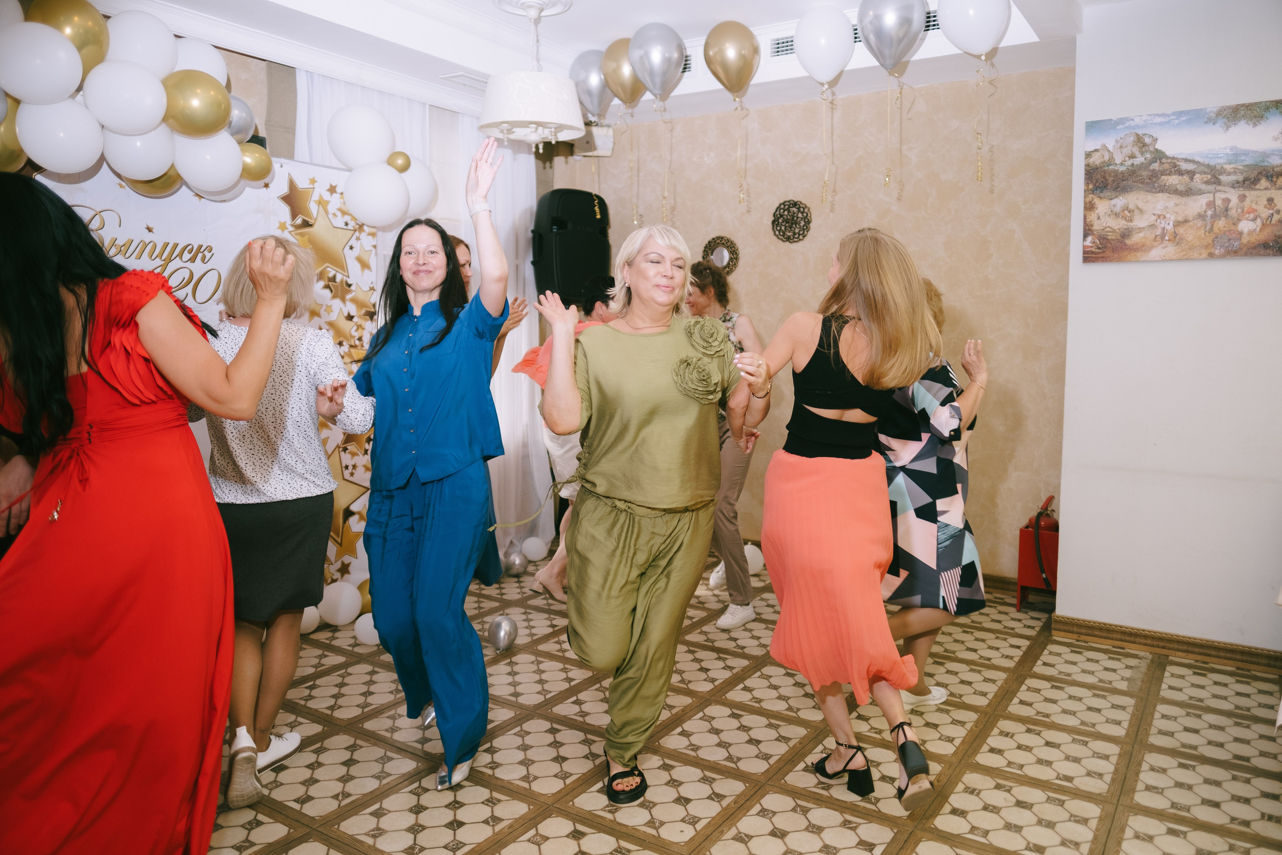 Выпускной школа 33. Свадебный и репортажной фотограф Денис Ожигин в Краснодаре и Краснодарском крае