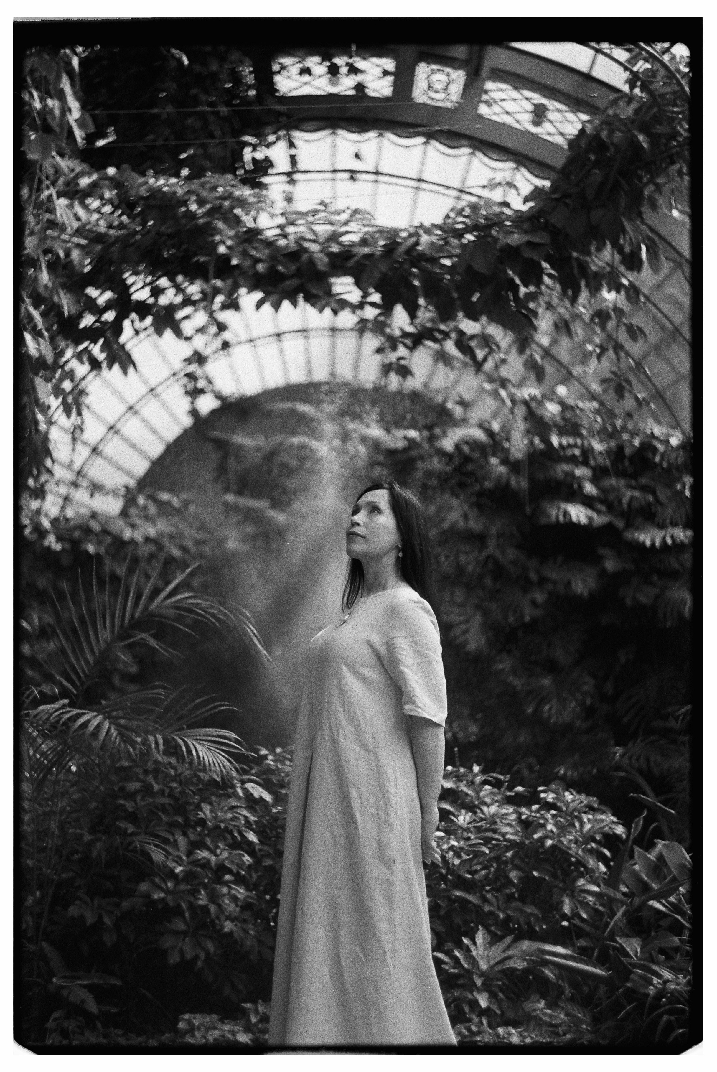 Портретная фотосессия на пленку в Оранжерее Таврического сада, СПб. Светлана Гопанюк. Портретный фотограф. Санкт-Петербург. СПб