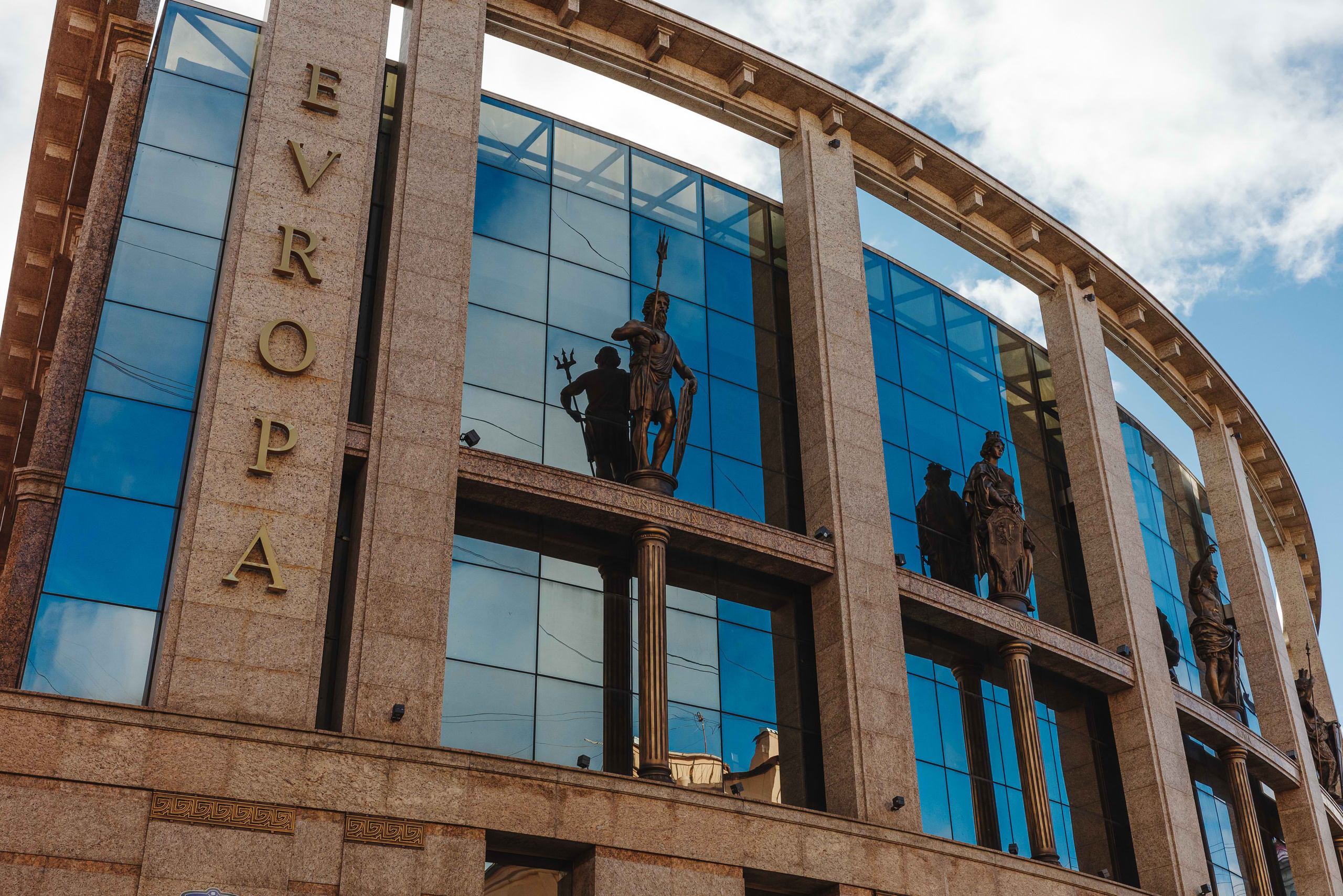 2023.10 — Тест Ricoh GRIIIx. Фотограф Алексей Алексеев