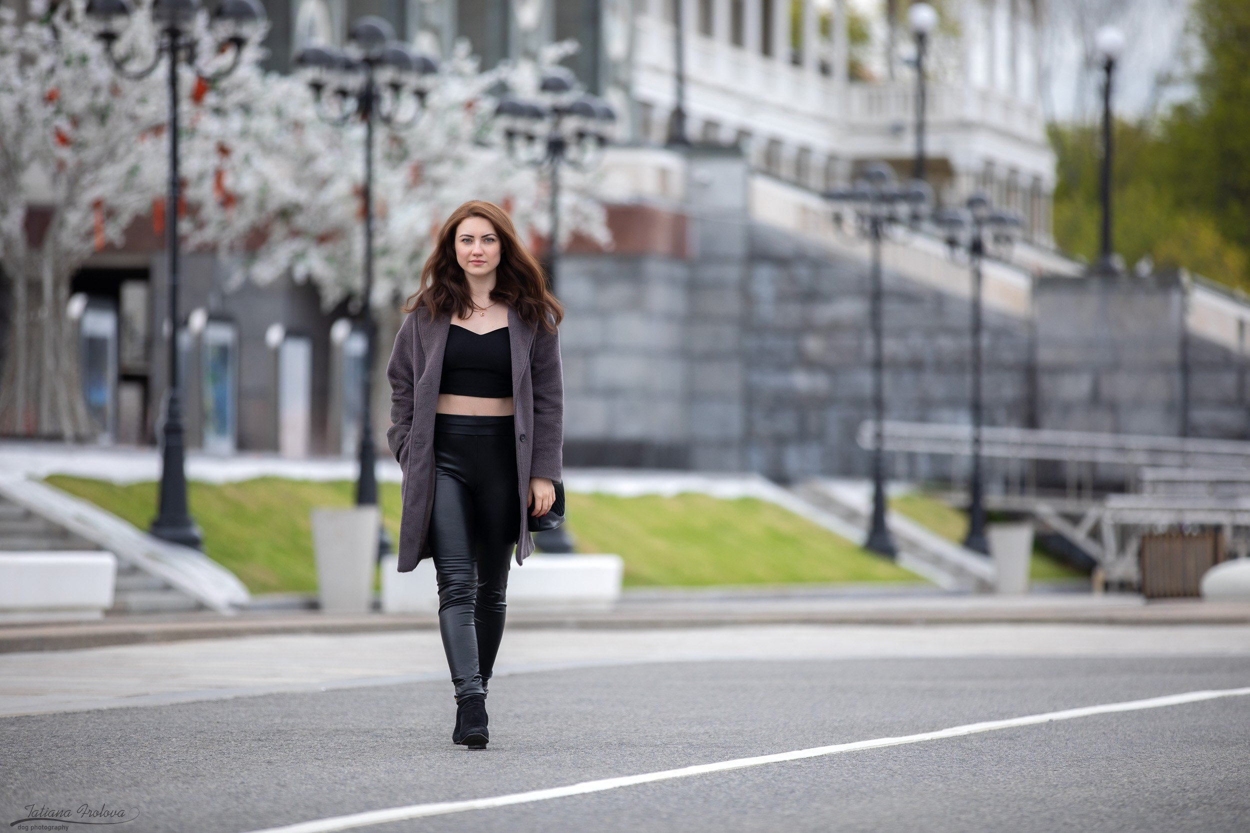 Городская фотопрогулка для Насти и щенка уиппета Корицы. Фотограф-анималист в Москве и Московской области Татьяна Фролова