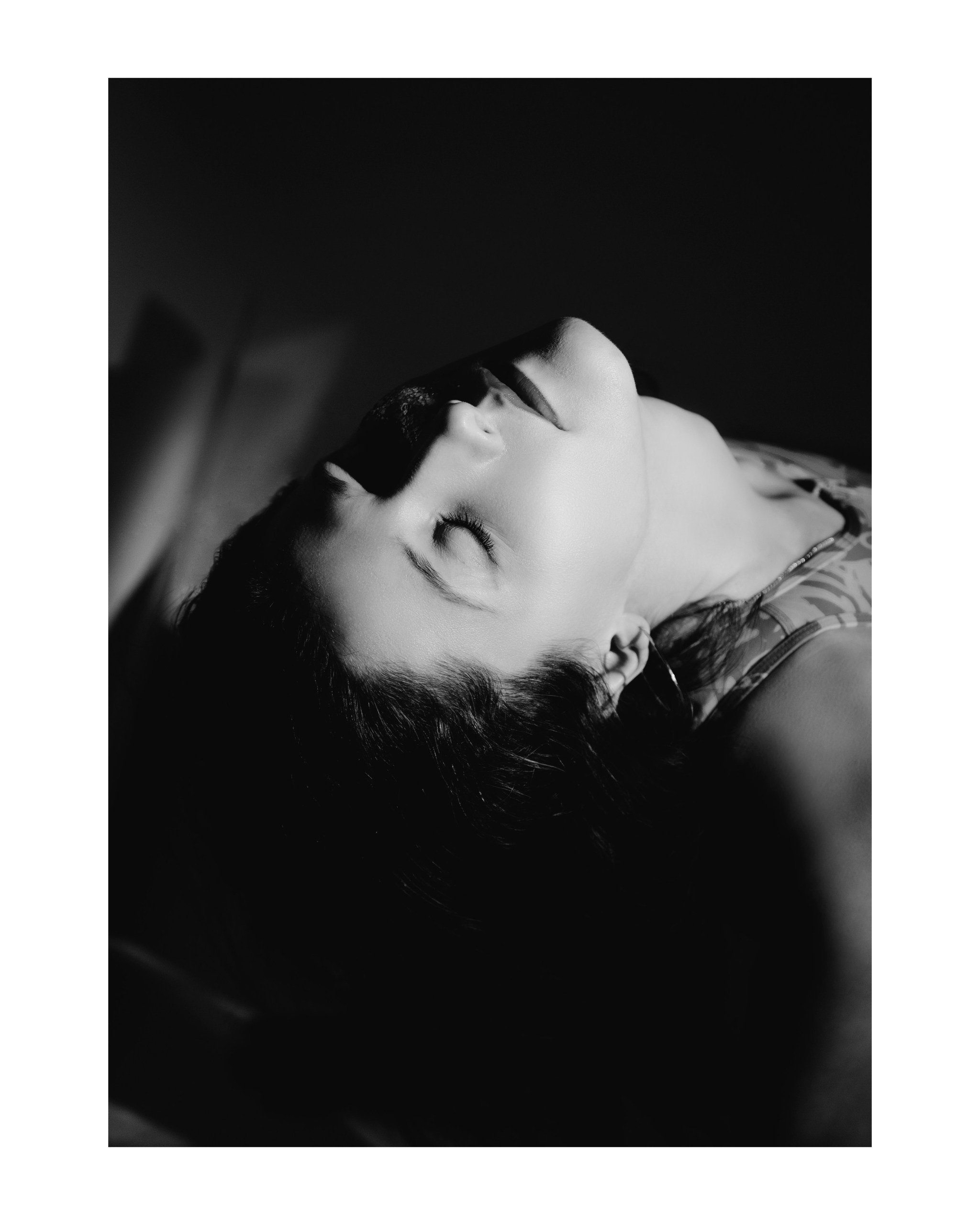 чб портрет девушки