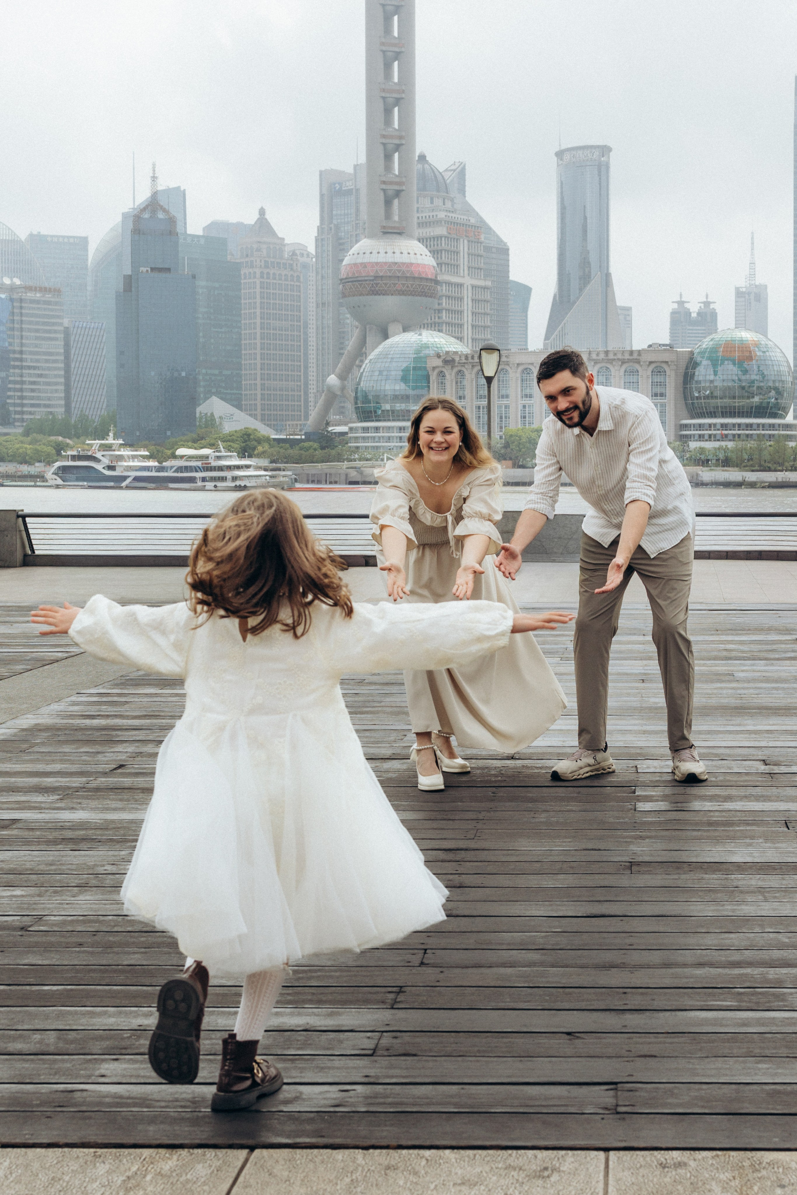 Outside. Family photographer Akulova Natalia in Shanghai, China