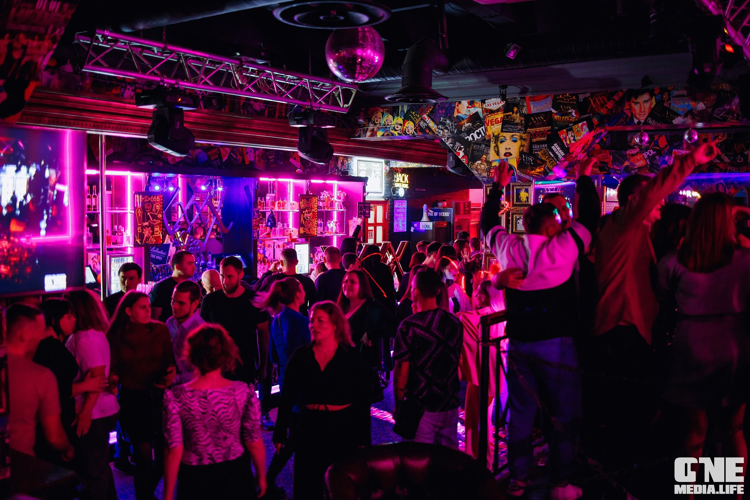 Фоторепортаж из бара XxxX. One Media Life: фоторепортажи, фотоотчеты с мероприятий и заведений