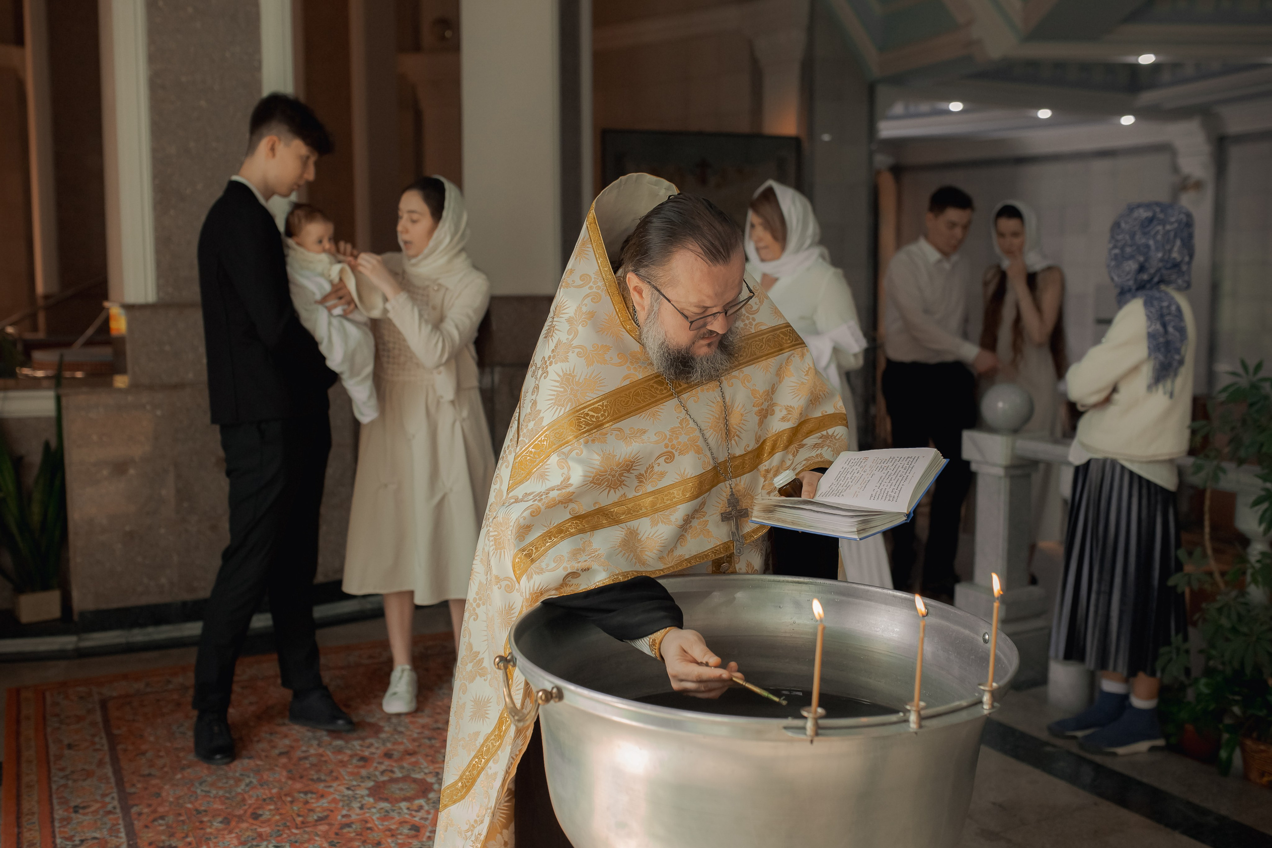 иеромонах Михаил (Столяров) на таинстве крещения в Ташкенте