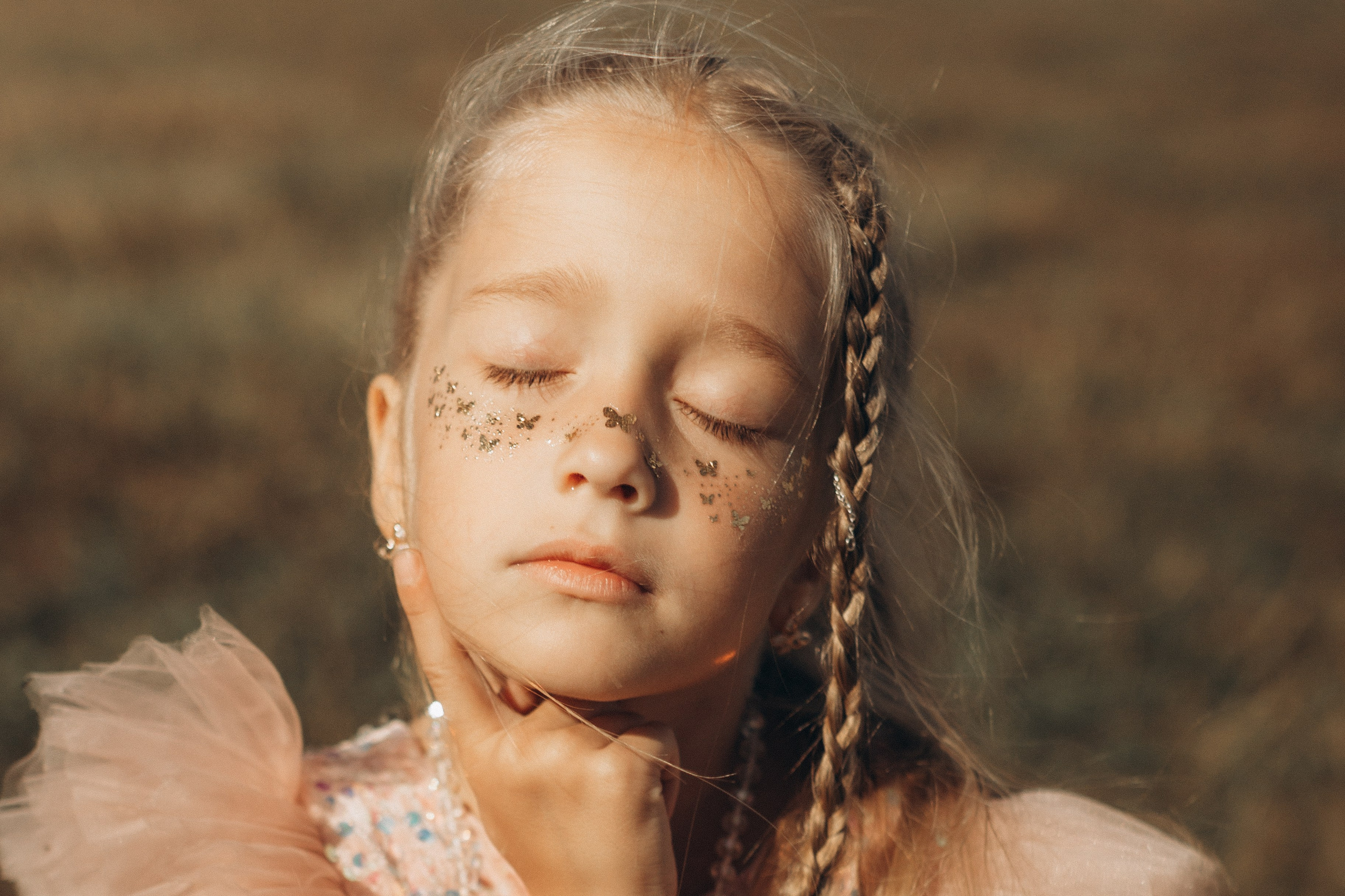 Вика и Миша на сене. Семейный фотограф lifestyle в Новосибирске Елена Шпилевая