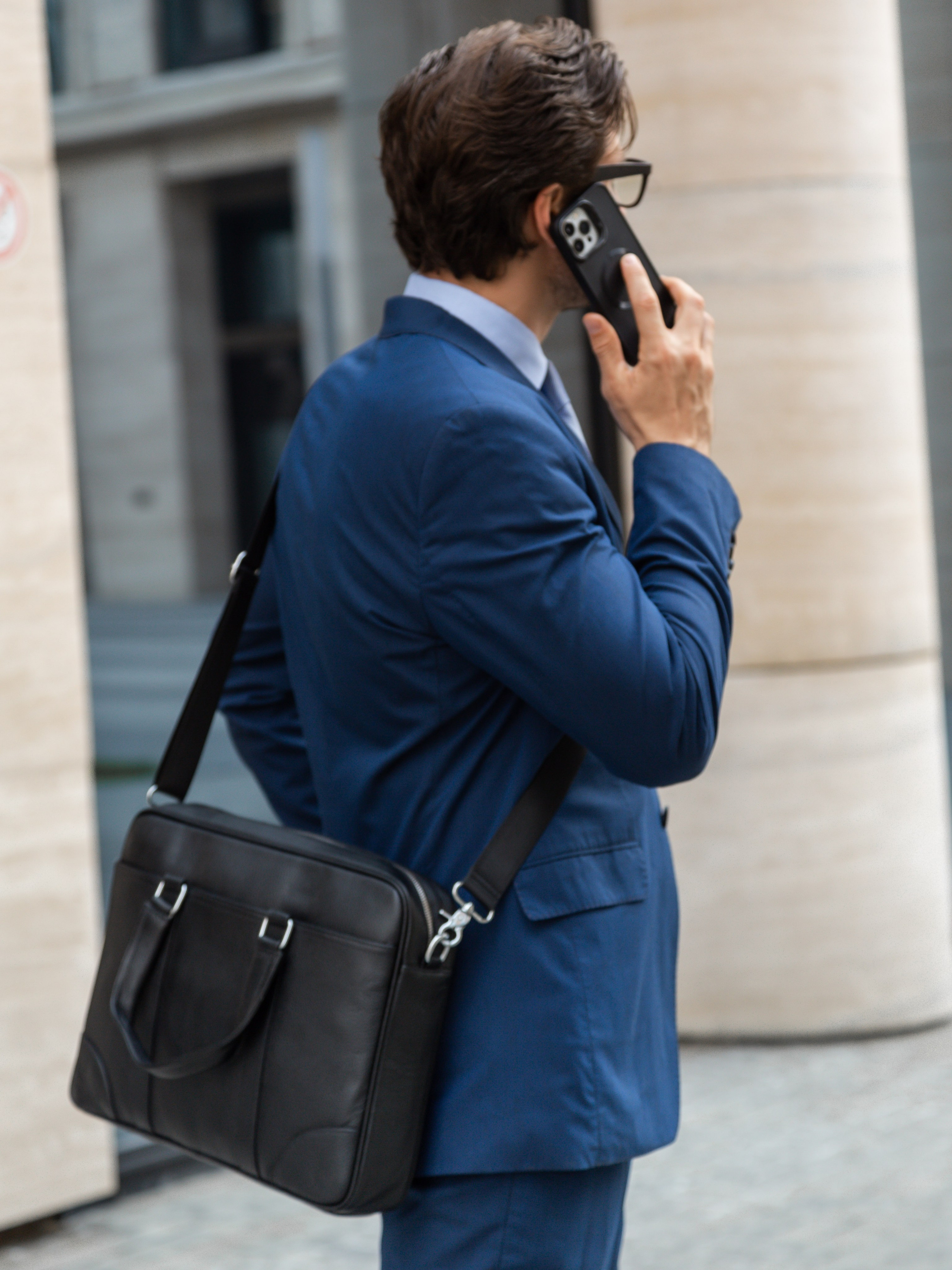 Коммерческая фотосессия мужских сумок для маркетплейсов и социальных сетей. Fashion фотограф в Санкт-Петербурге Савинова Ирина