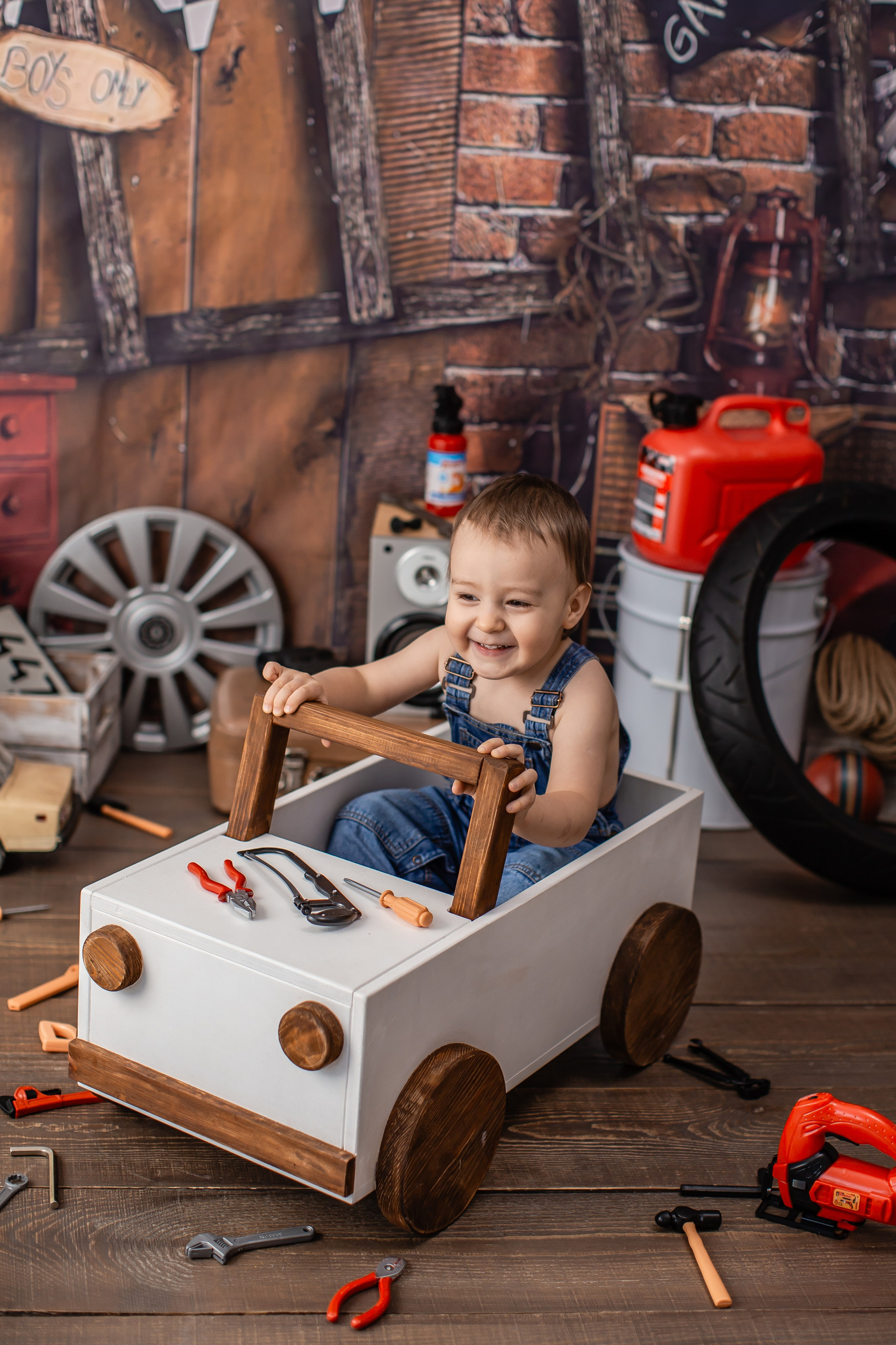 Фотодень " ГАРАЖ «(для 1-4 года) 20.09.26 г запись идёт. Детский семейный фотограф на первый годик город Новосибирск Дымова Светлана пакеты всё включено 1-3 года