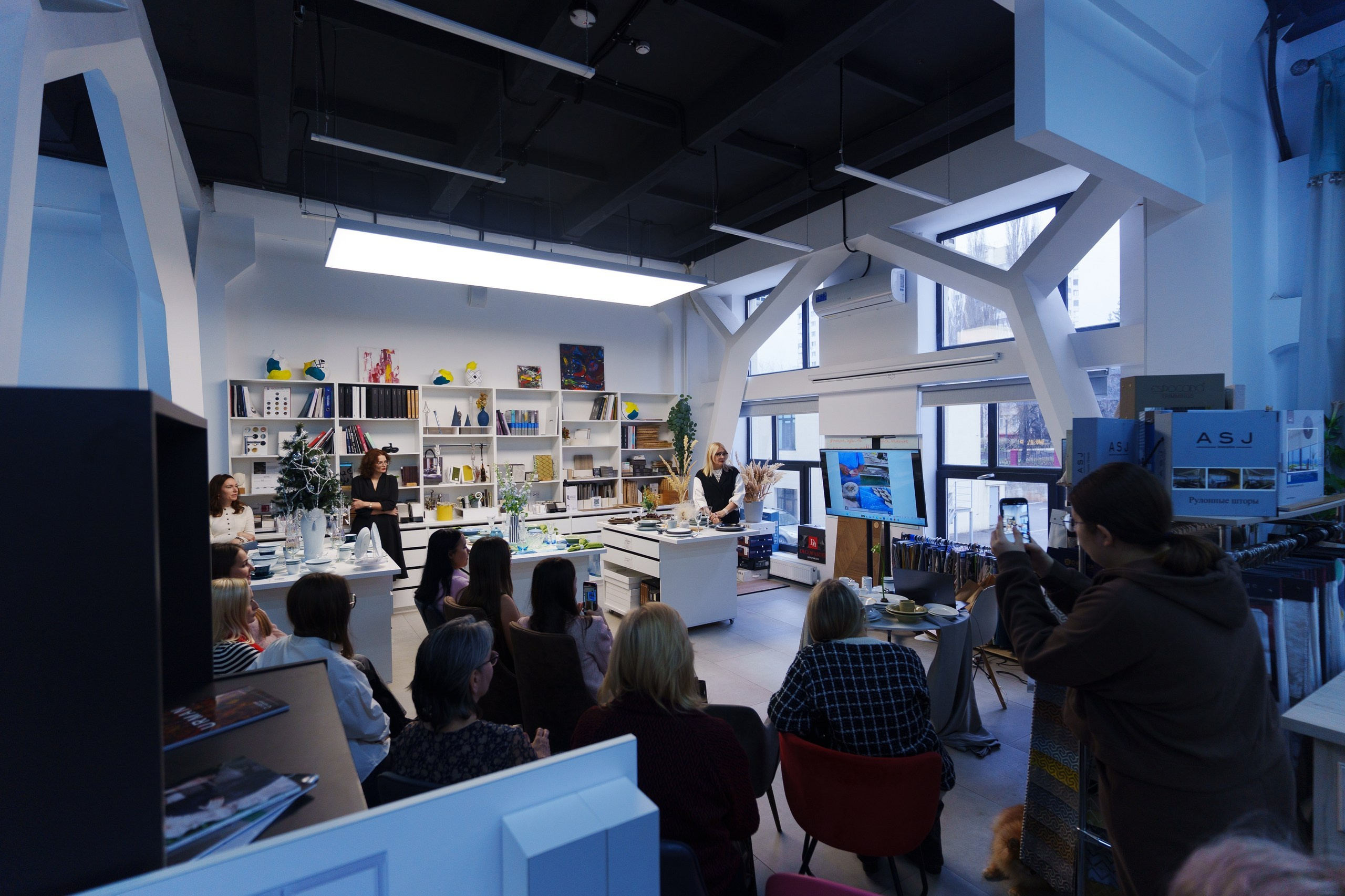 Презентация коллекции Эльмины Гай и Башфарфора — съёмка в бизнес-центре «Аура»