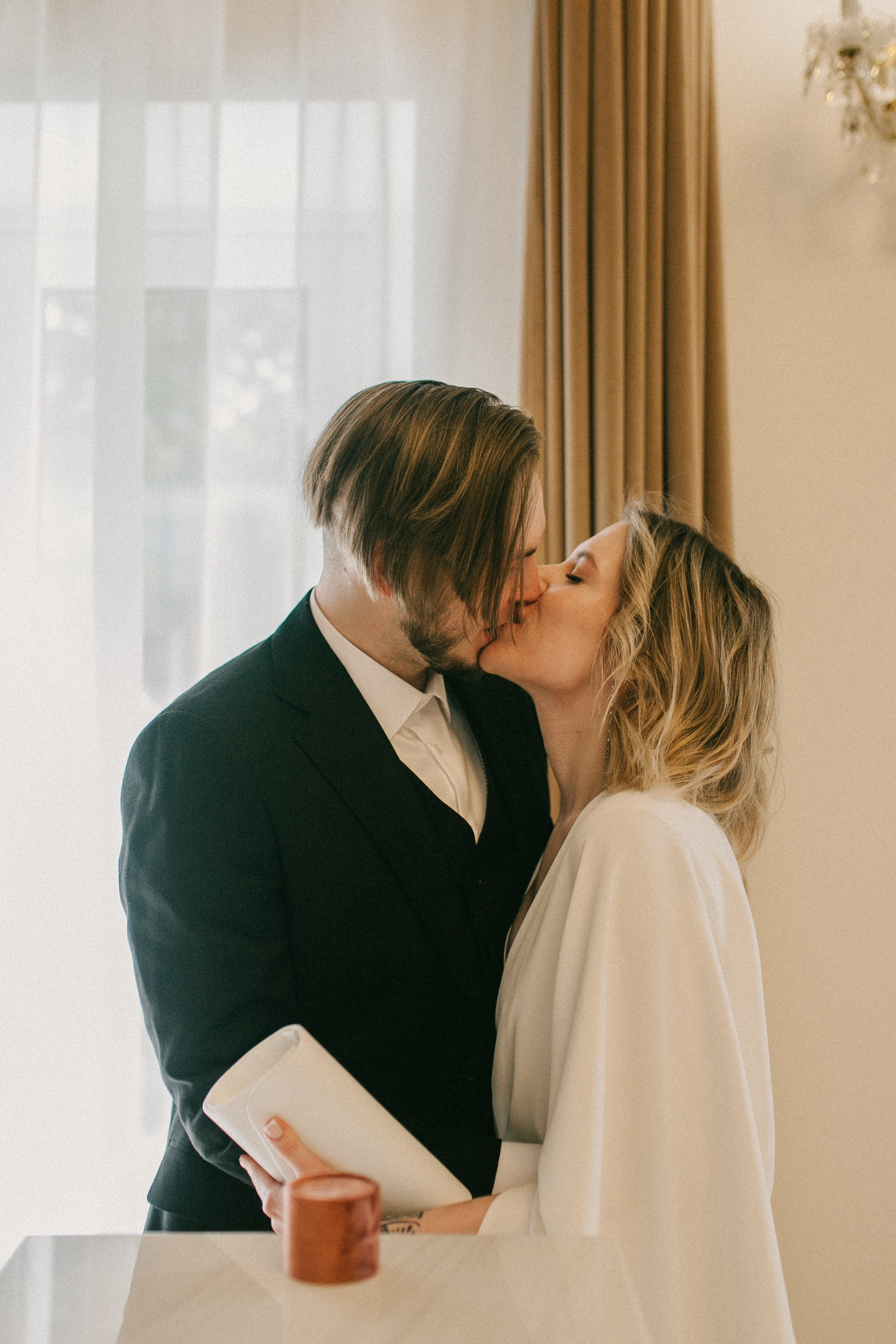 ЗАГС. Эвия и Александр. Фотограф Дарья Воскресенская в Москве