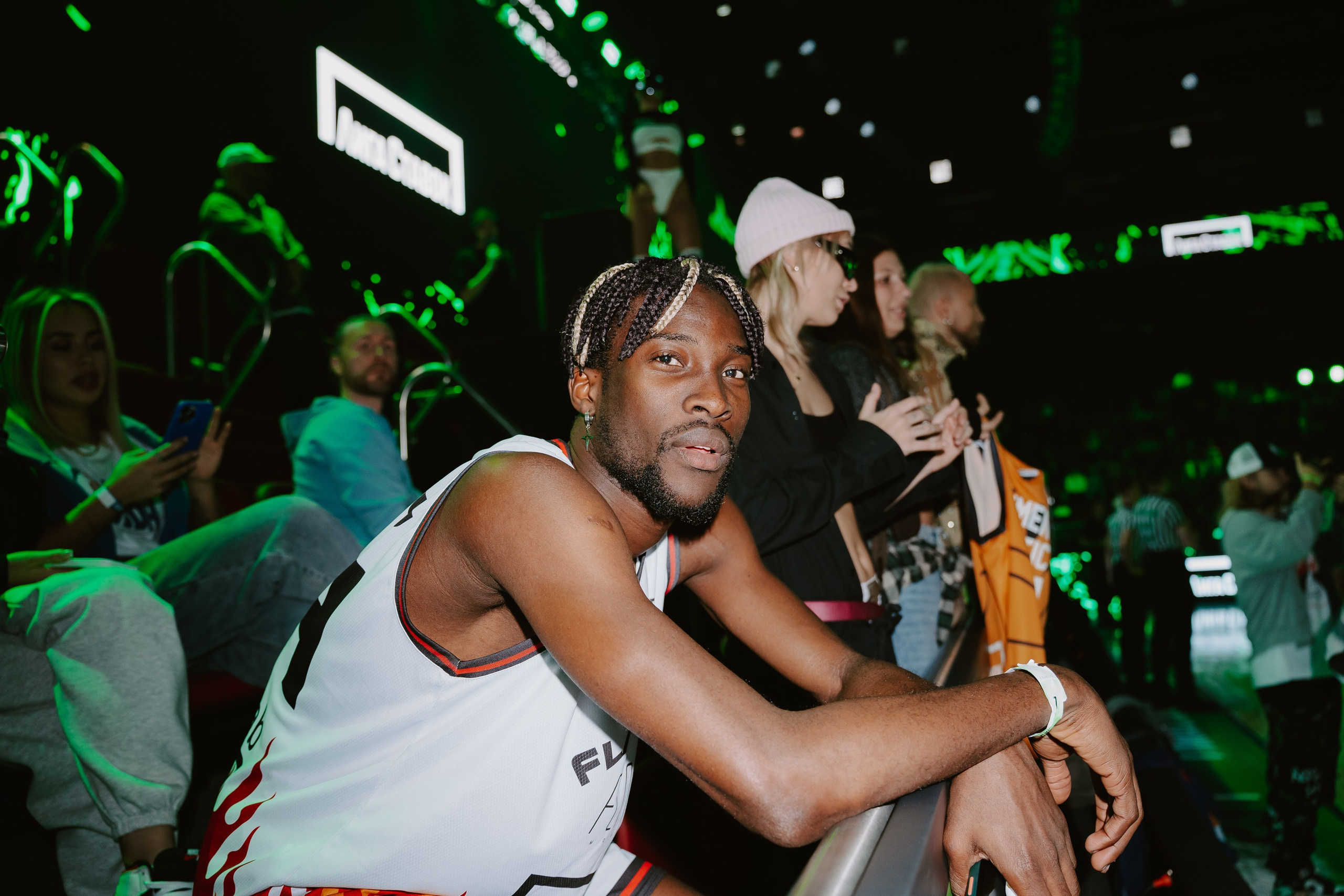 MEDIABASKET x LIGASTAVOK. Фотограф первого впечатления