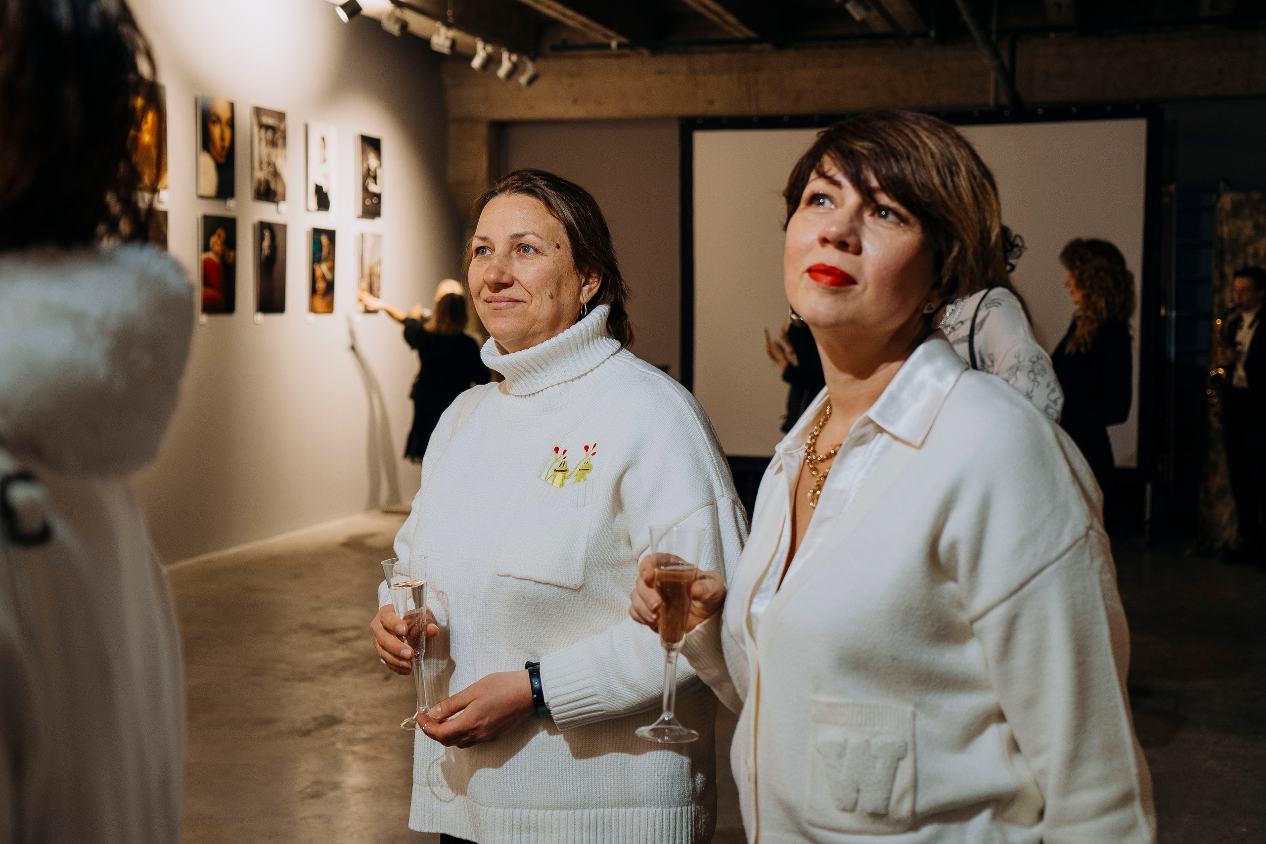 Вернисаж фотовыставки MFamilia «Гармония различий». Организация фотовыставок в Петербурге и Москве, MFamilia (МФамилия)