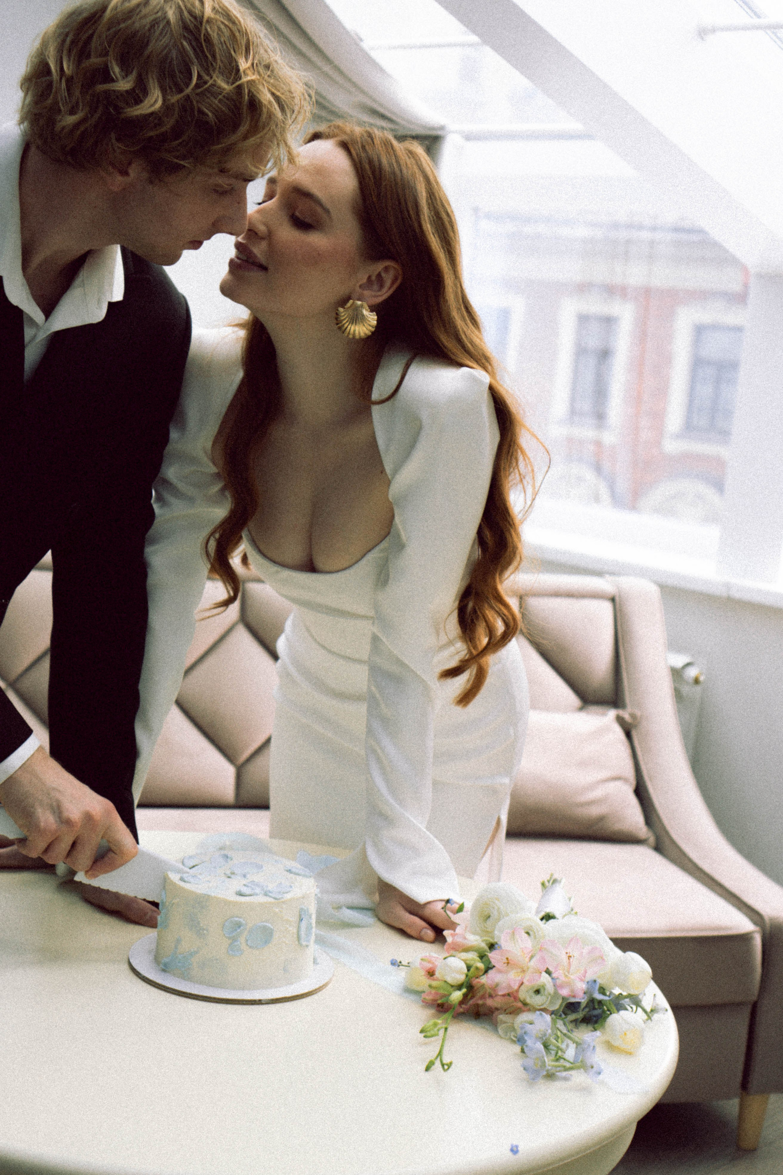 СВАДЕБНАЯ СЬЕМКА В ОТЕЛЕ. СБОРЫ ЖЕНИХА И НЕВЕСТЫ И ТАКЖЕ ТОР И ПОДГОТОВКА К ПРОГУЛКЕ. Профессиональный фотограф, Санкт-Петербург — Виктория Богомолова