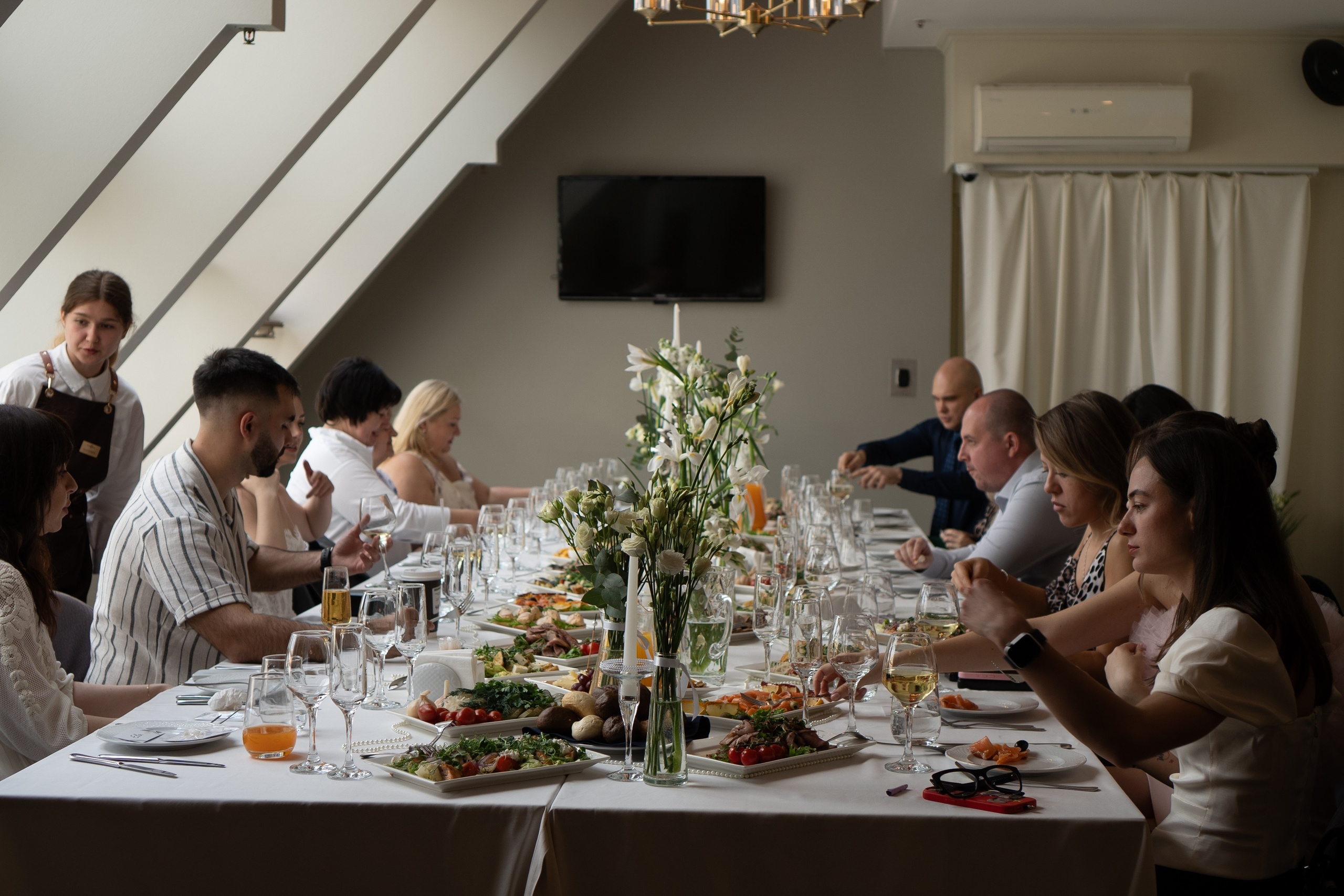СВАДЕБНЫЙ БАНКЕТ НА ВЛАДИМИРСКОЙ В САНКТ-ПЕТЕРБУРГЕ (КАМЕРНАЯ СВАДЬБА). Профессиональный фотограф, Санкт-Петербург — Виктория Богомолова