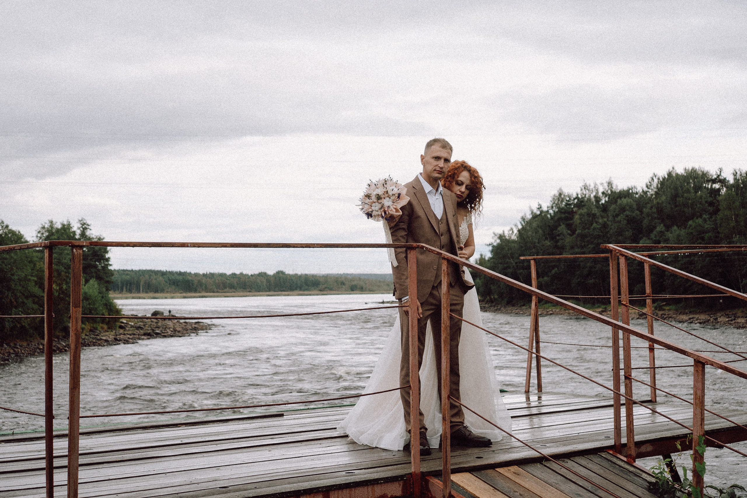 СВАДЕБНАЯ ФОТОСЕССИИЯ ПАРЫ В ГОРОДЕ ПРИОЗЕРСК В СОСНОВОМ ЛЕСУ И С ПИКАПОМ. Профессиональный фотограф, Санкт-Петербург — Виктория Богомолова