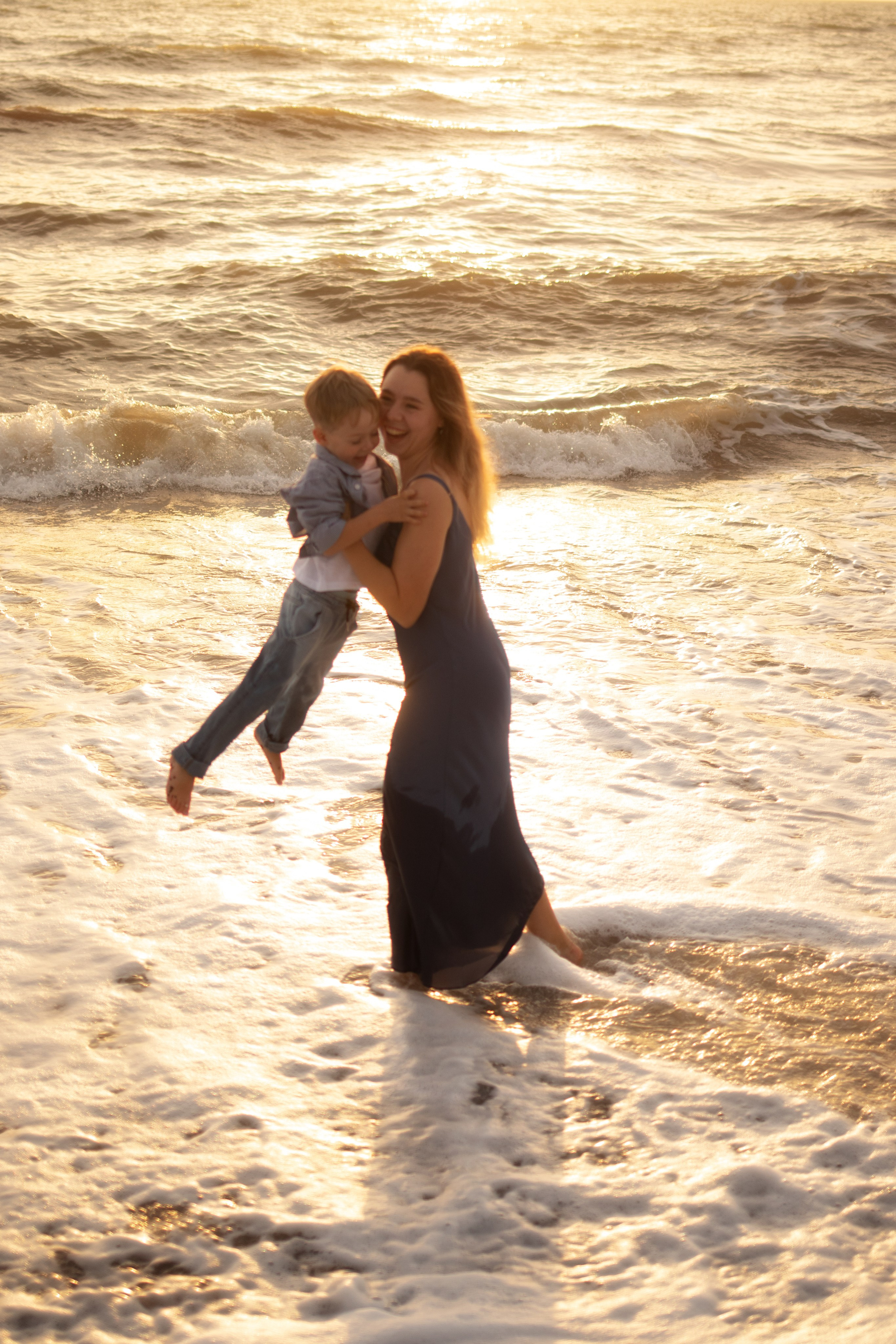 Катя и Илюша на пляже. Главная