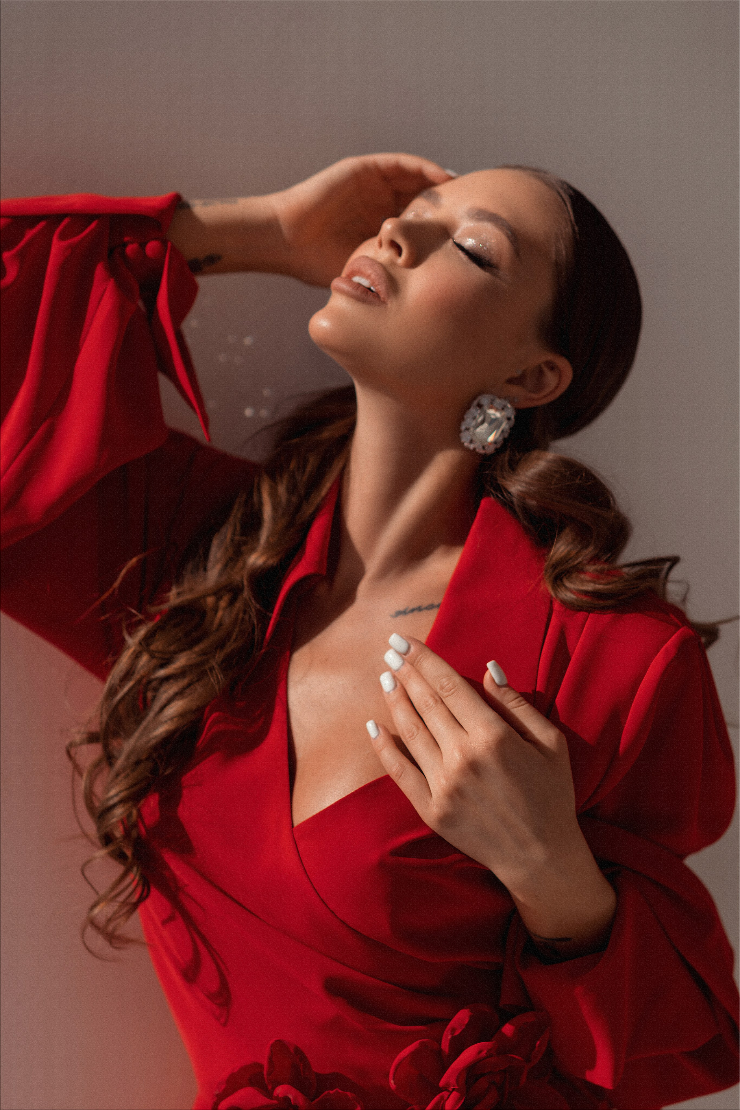 салон свадебной и вечерней моды Эгоистка Волгоград на улице Гамзатова, 7, а также платья для выпускниц